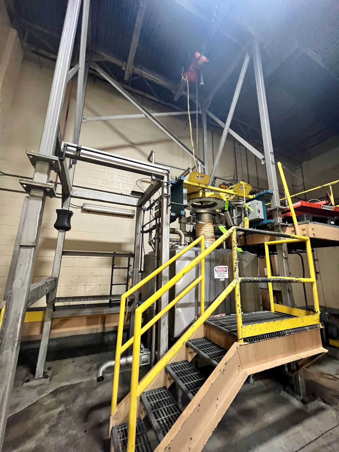 FLEXICON SUPERSAC UNLOADER / BULK BAG DISCHARGER, INCLUDES I-BEAM WITH ELECTRIC HOIST, FLOW- - Image 4 of 5