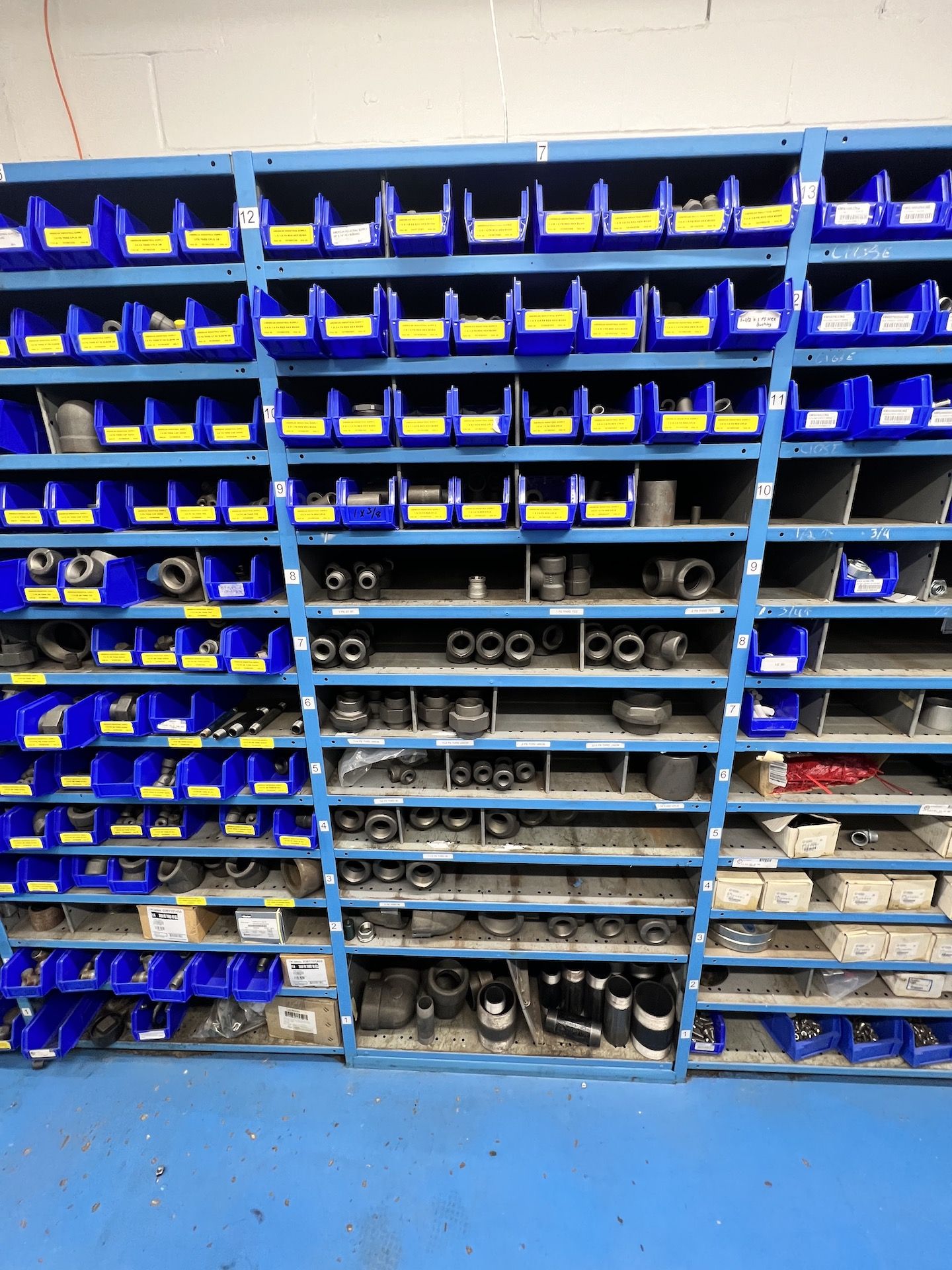 LOT OF ASSORTED PLUMBING FITTINGS, INCLUDES ELBOWS, COUPLINGS, UNIONS, ADAPTERS, AND MUCH MORE - Image 15 of 18