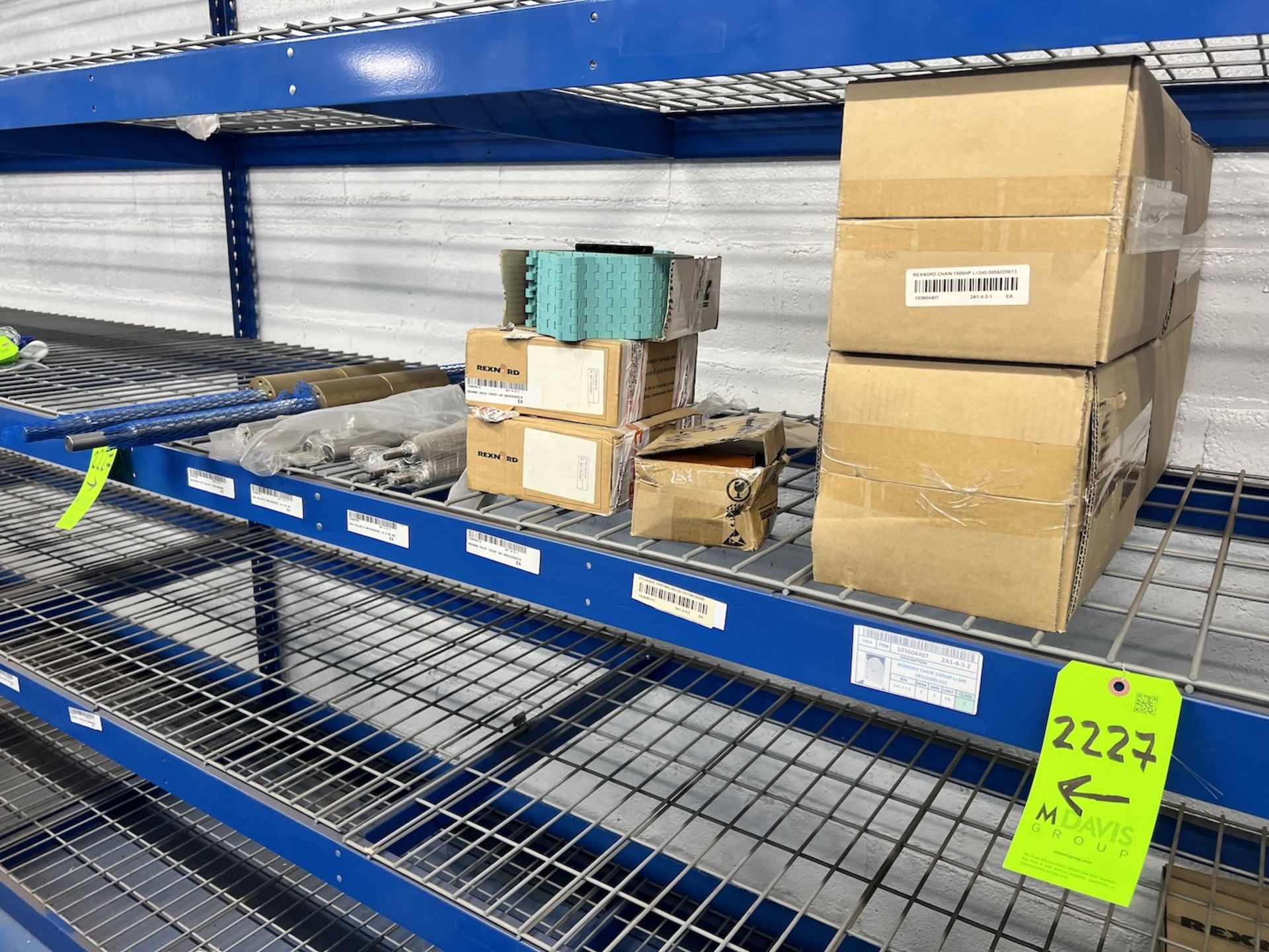 LOT OF ASSORTED CONVEYOR COMPONENTS, INCLUDES (8) BOXES OF CONVEYOR CHAIN - Image 2 of 11