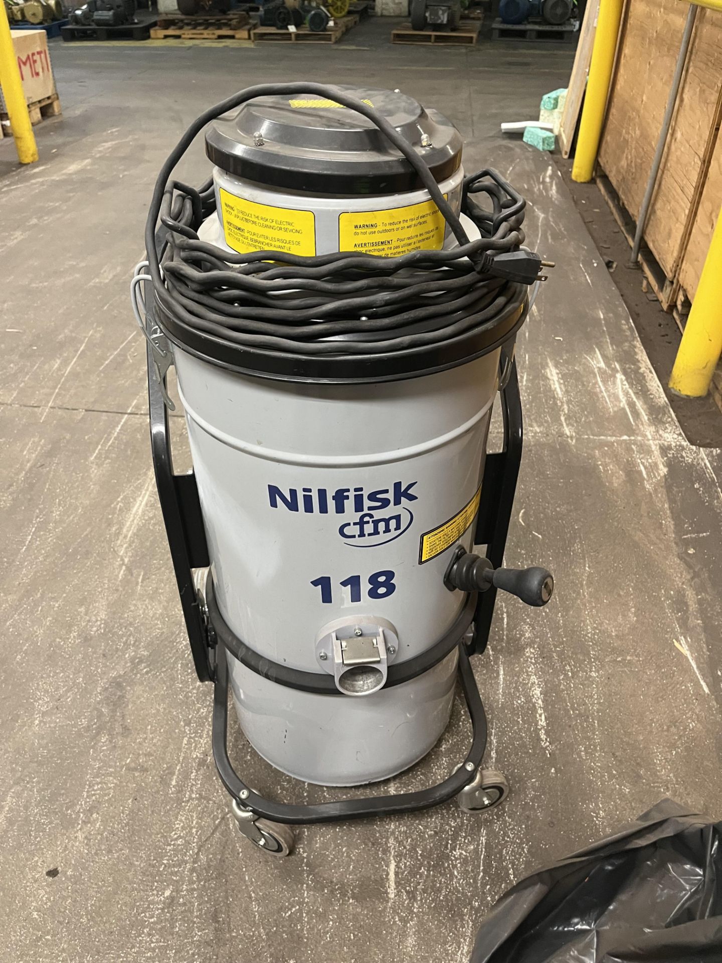 NILFISK SHOP VACUUM CFM 118 S/N:3820140800115 - Image 2 of 4