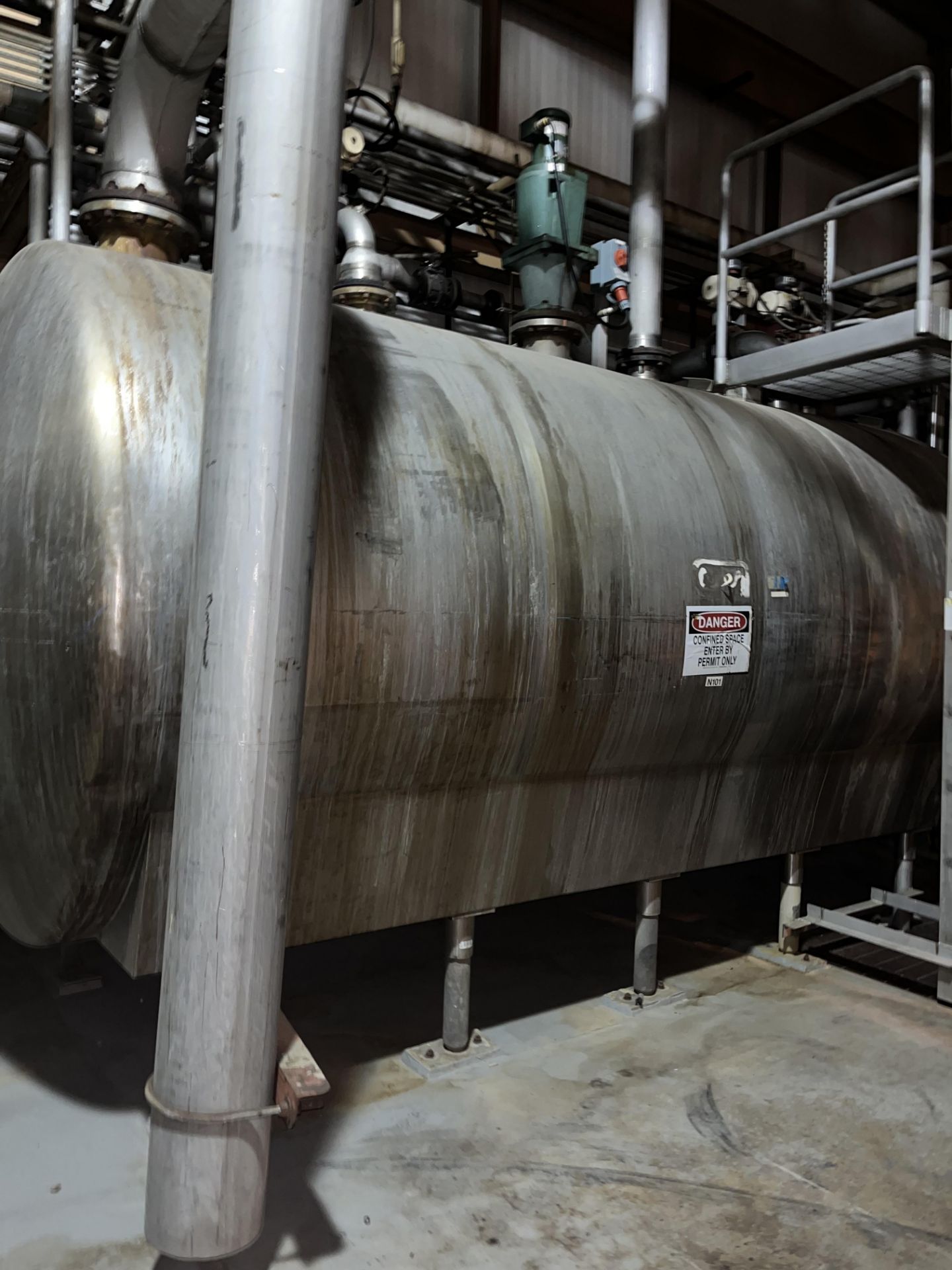 STAINLESS STEEL HORIZONTAL TANK (Located Freehold, NJ) (Simple Loading Fee $1,925)