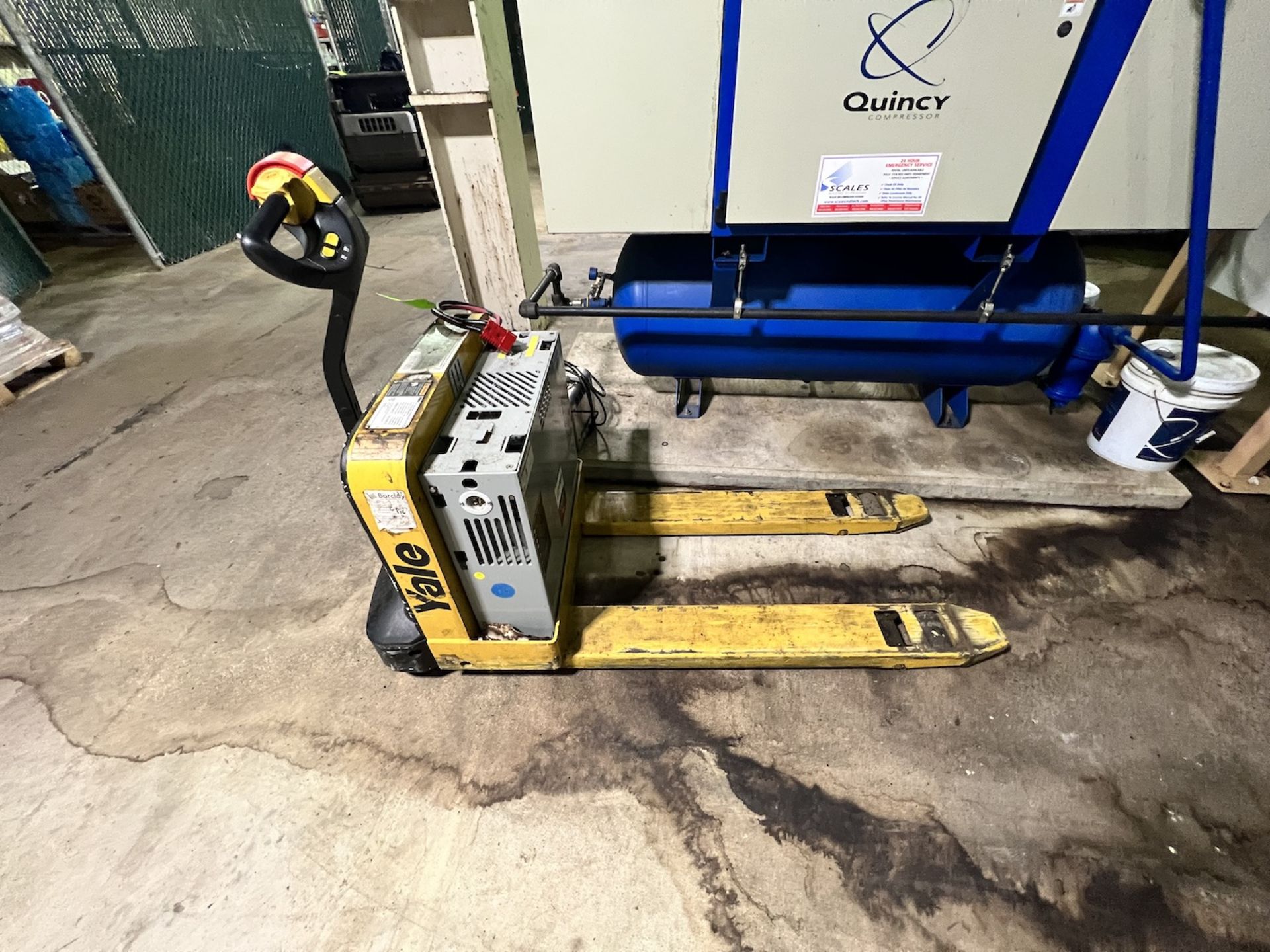 YALE ELECTRCI PALLET JACK WITH BATTERY CAHRGER, MODEL MPB040-EN24T2748 - Image 7 of 11