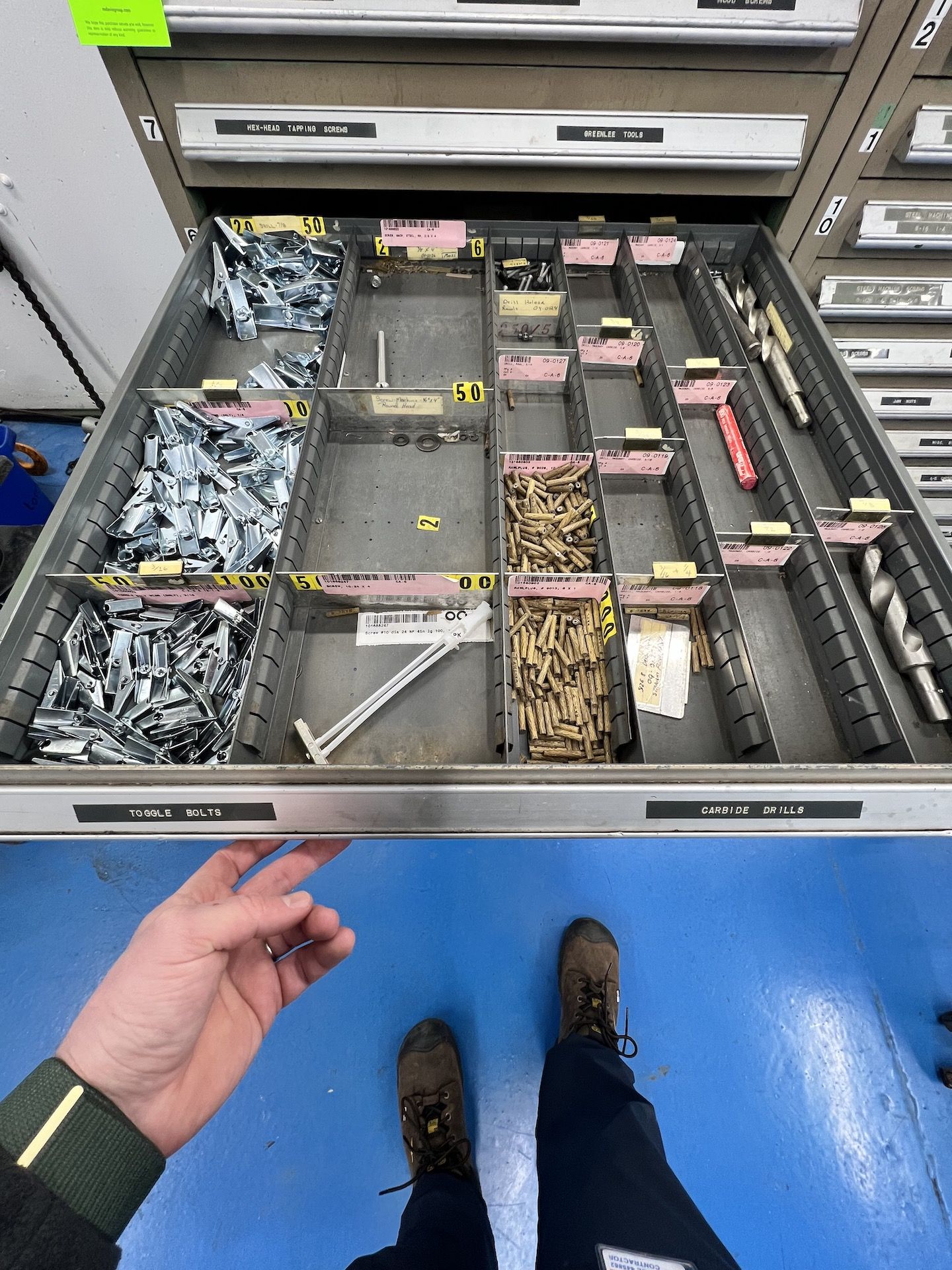 PARTS CABINET WTH CONTENTS, INCLUDES ASSORTED HARDWARE, SHEET METAL SCREWS, SEL-TAPPING SCREWS, - Image 5 of 13