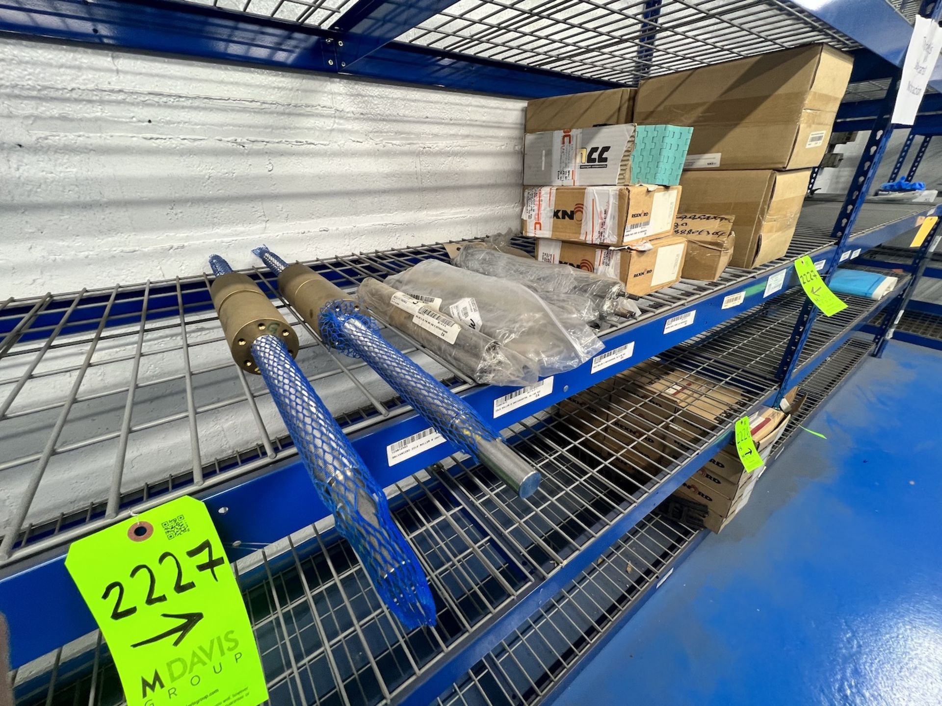 LOT OF ASSORTED CONVEYOR COMPONENTS, INCLUDES (8) BOXES OF CONVEYOR CHAIN - Image 10 of 11