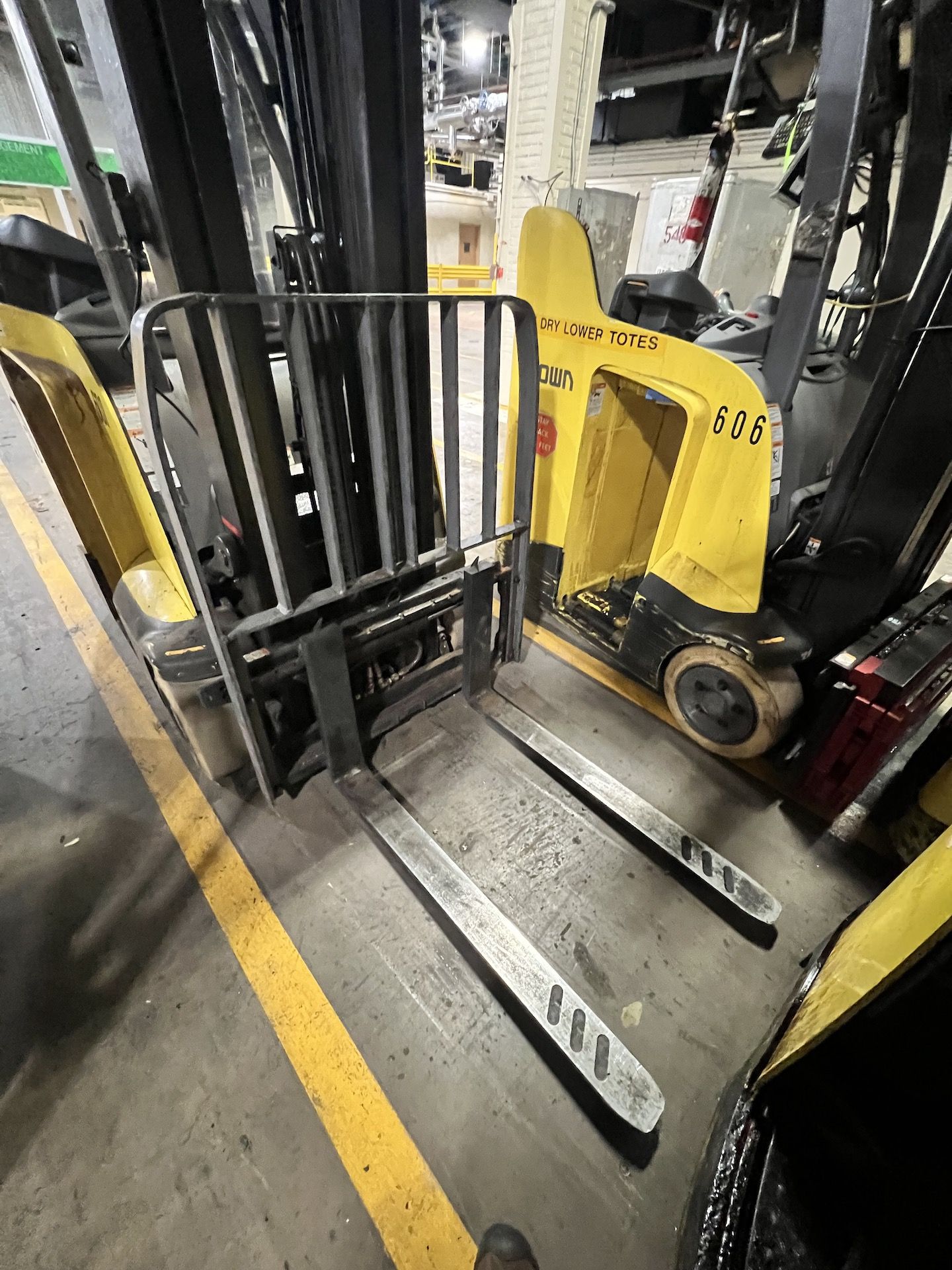 (2) CROWN STANDUP NARROW AISLE FORKLIFTS, MODEL RC5515-30, BATTERIES NOT INCLUDED - Image 13 of 19
