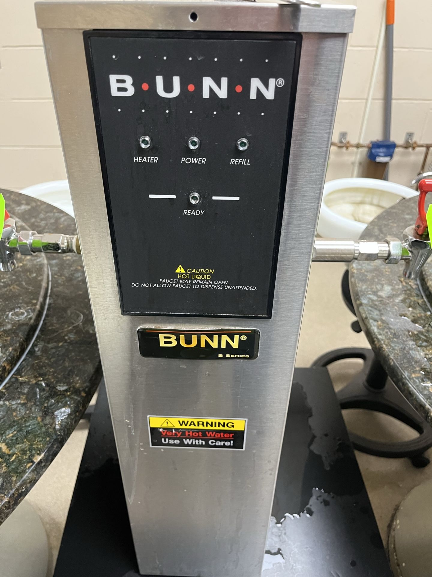 BUNN-H5X ELEMENT STAINLESS STEEL HOT WATER DISPENSER MODEL H5X #12500.0026 S/N EP00000006 P/N: - Image 3 of 6