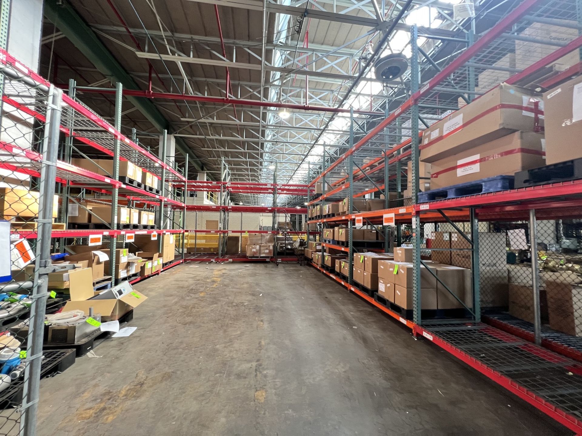 PALLET RACKING, INCLUDES APPROX. 88 PALLET SPACES, 86 CROSS BEAMS AND 14 UP RIGHTS - Image 2 of 6