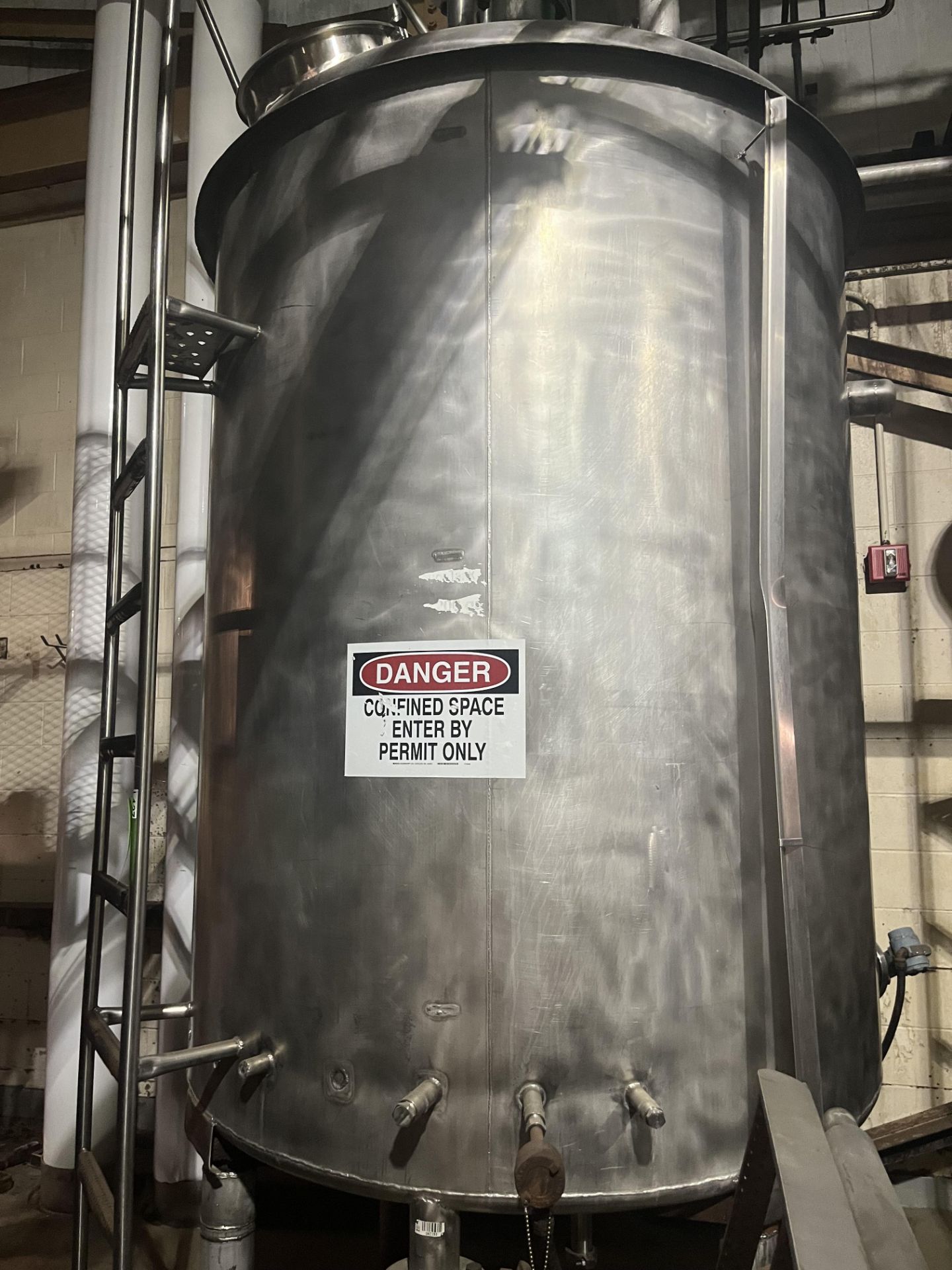STAINLESS STEEL 1200 GALLON 8% LIQUOR TANK A (Located Freehold, NJ) (Simple Loading Fee $3,520) - Image 4 of 4