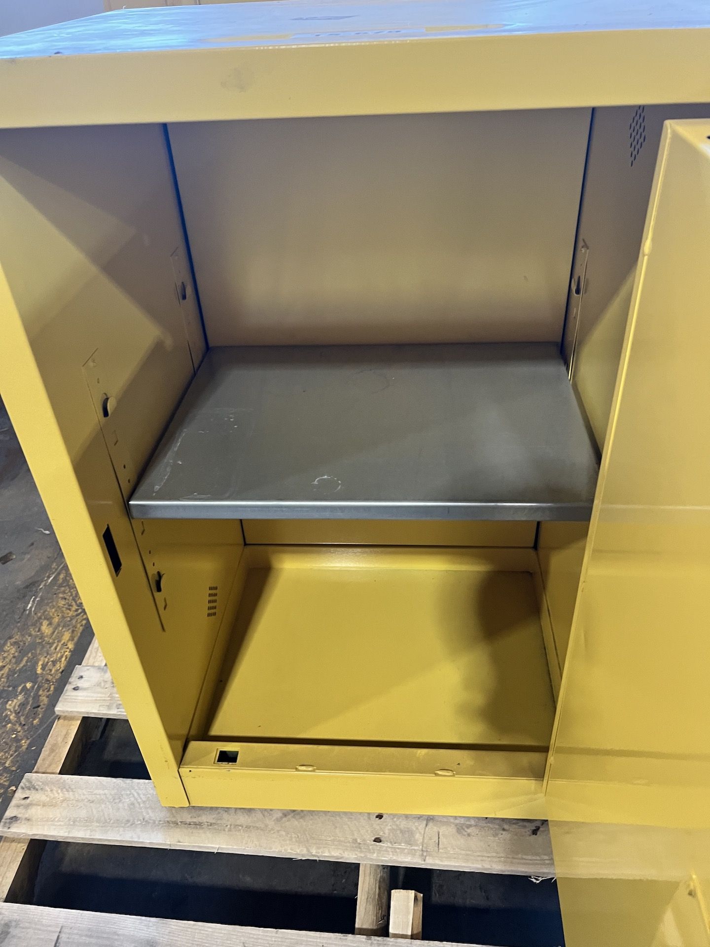 (2) FLAMMABLE STORAGE CABINETS, Justrite Yellow Flammable Safety Cabinet, 30 Gallon, 2 Door, 1 - Image 4 of 7