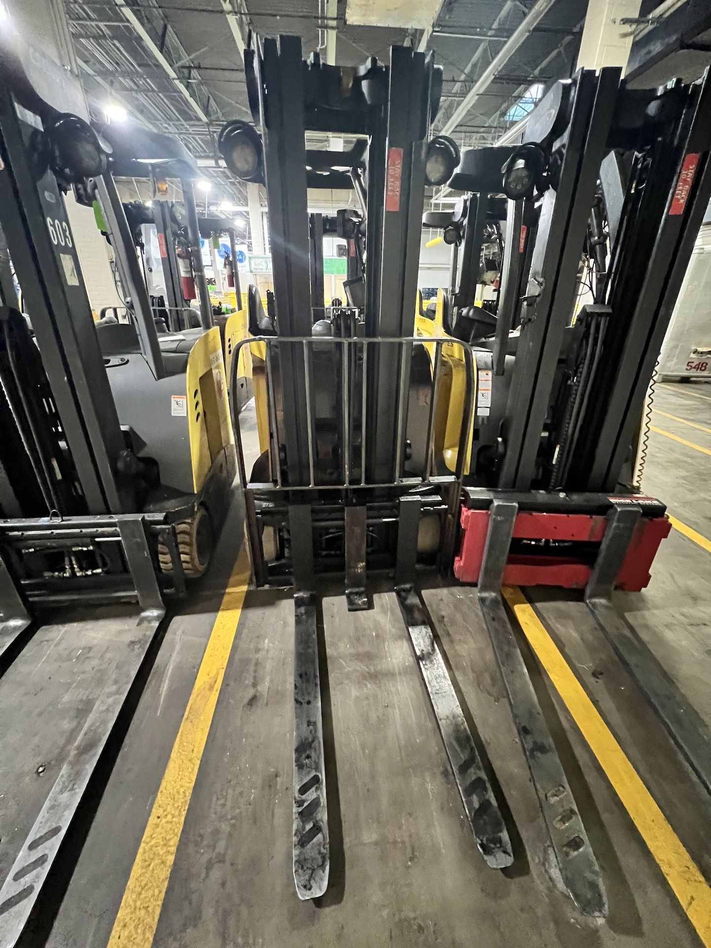 (2) CROWN STANDUP NARROW AISLE FORKLIFTS, MODEL RC5515-30, BATTERIES NOT INCLUDED - Bild 14 aus 15