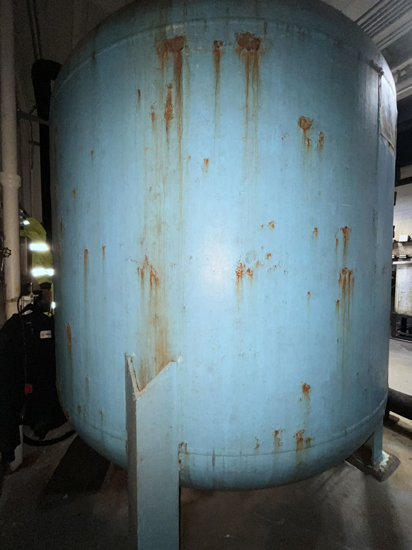 LESENA STEEL FAB VERTICAL AIR TANK (Located Freehold, NJ) (Simple Loading Fee $3,850) - Image 2 of 4