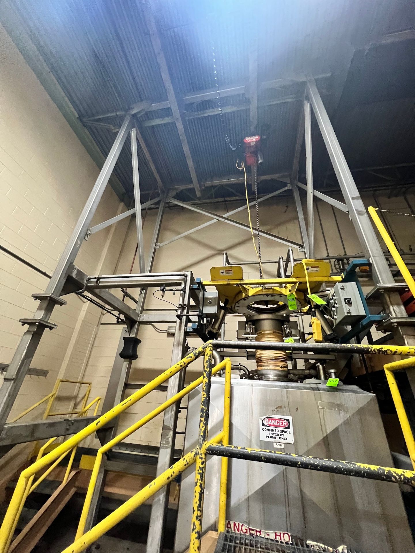 FLEXICON SUPERSAC UNLOADER / BULK BAG DISCHARGER, INCLUDES I-BEAM WITH ELECTRIC HOIST, FLOW- - Image 2 of 5