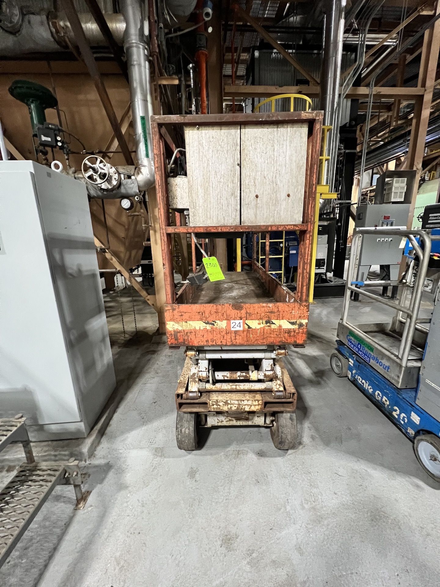 JLG ELECTRIC SKYJACK / SCISSOR LIFT, MODEL 322 - Image 2 of 9