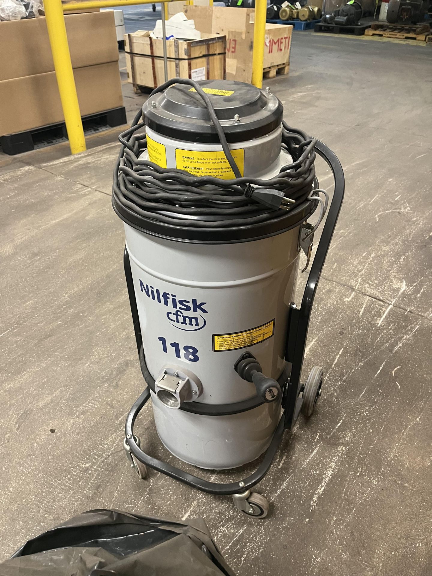 NILFISK SHOP VACUUM CFM 118 S/N:3820140800115 - Image 3 of 4