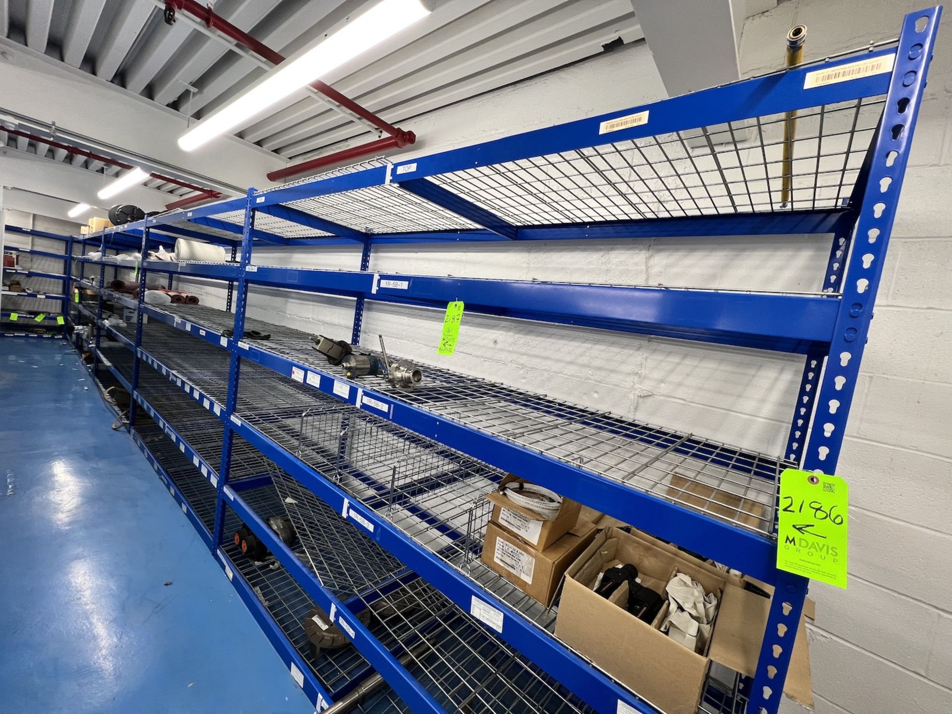 WIDE SPAN STORAGE RACK WITH WIRE DECKING, 5-SECTIONS, EACH SECTION IS 96 IN. L X 30 IN. W X 82 IN. - Image 2 of 9