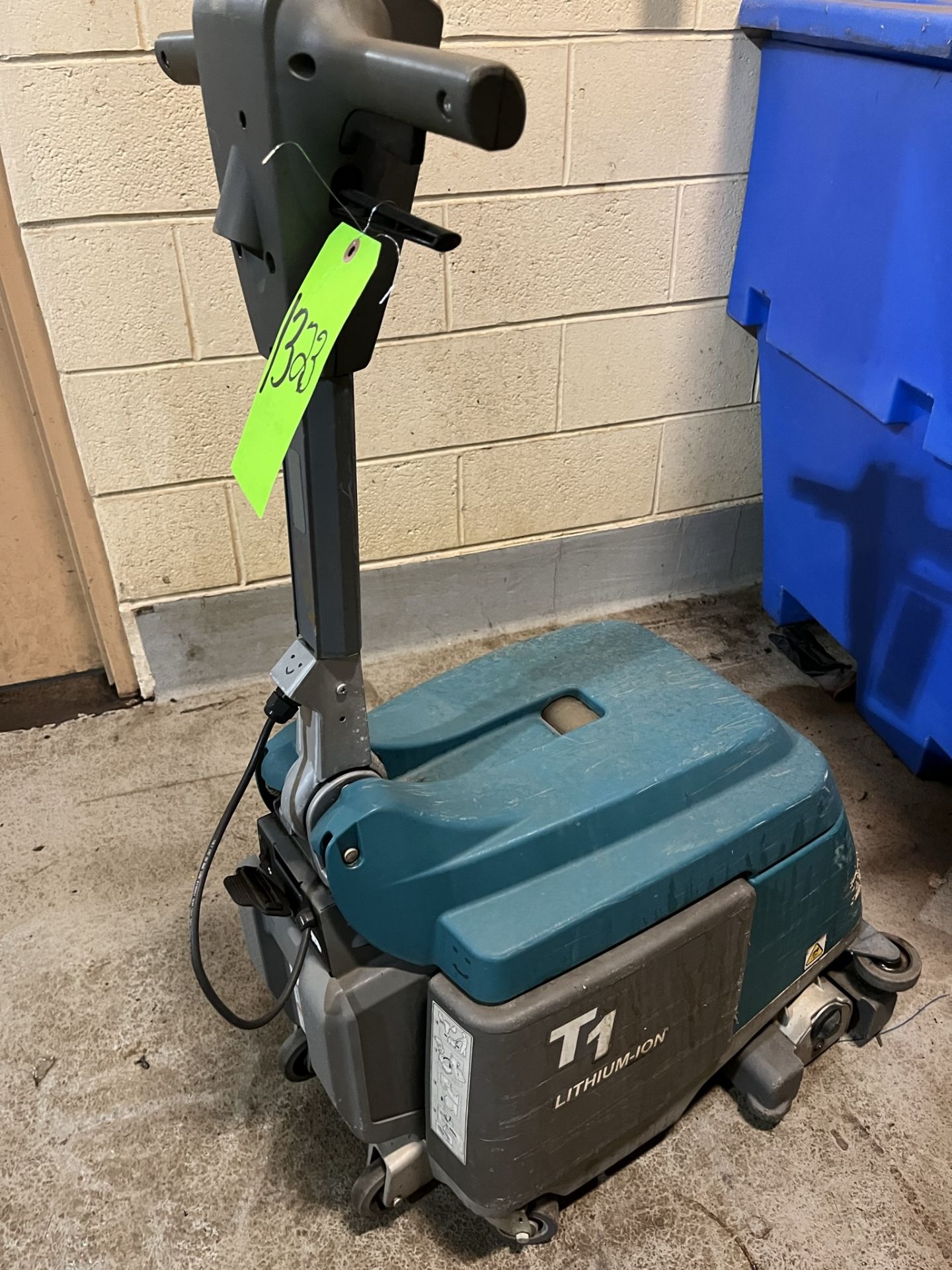 TENNANT T1 CORDED WALK BEHIND FLOOR SCRUBBER (Located Freehold, NJ) (Simple Loading Fee $137.50) - Image 3 of 6