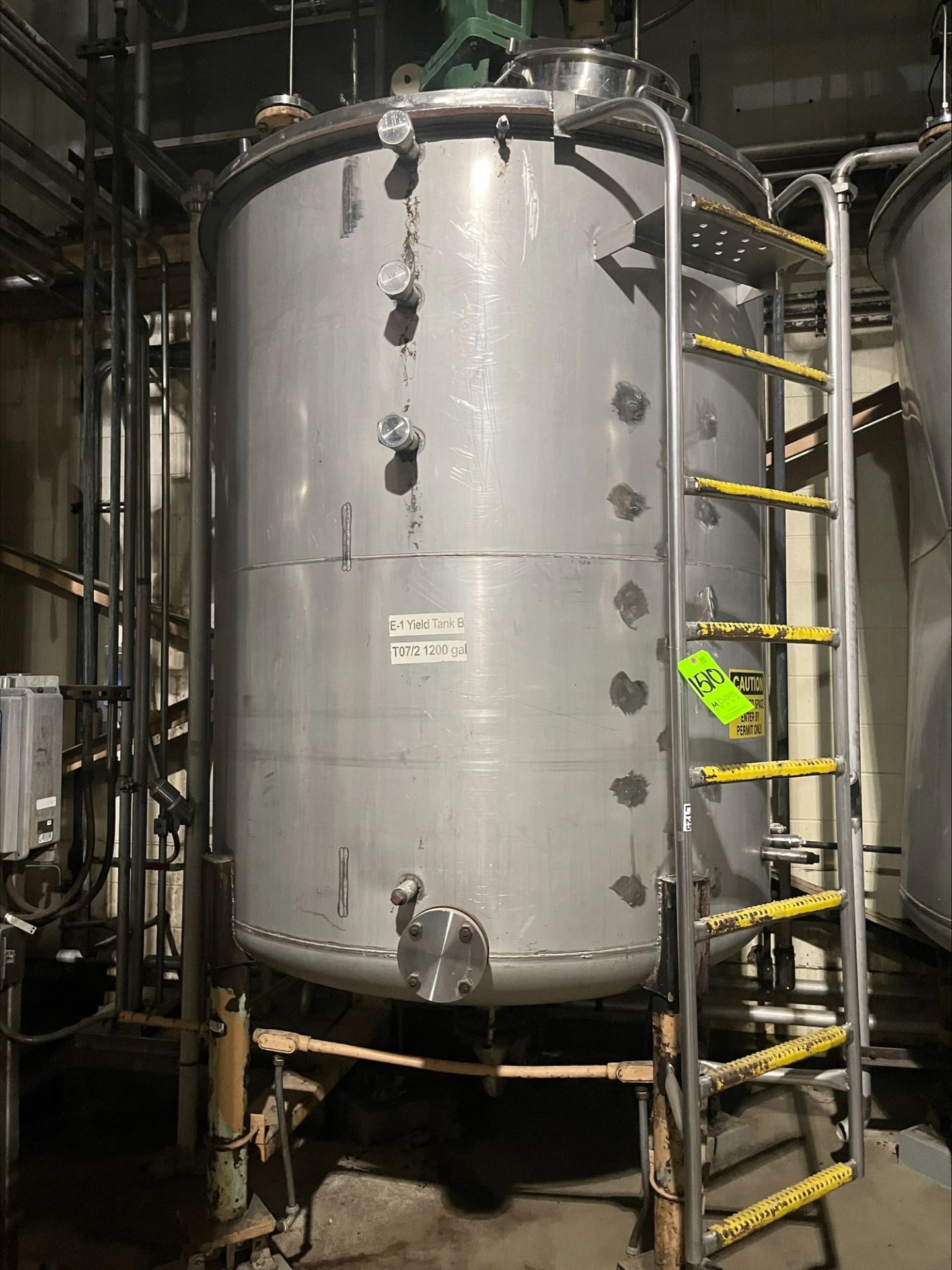 S/S 1200 GALLON E-1 YIELD TANK A (Located Freehold, NJ) (Simple Loading Fee $3,850)