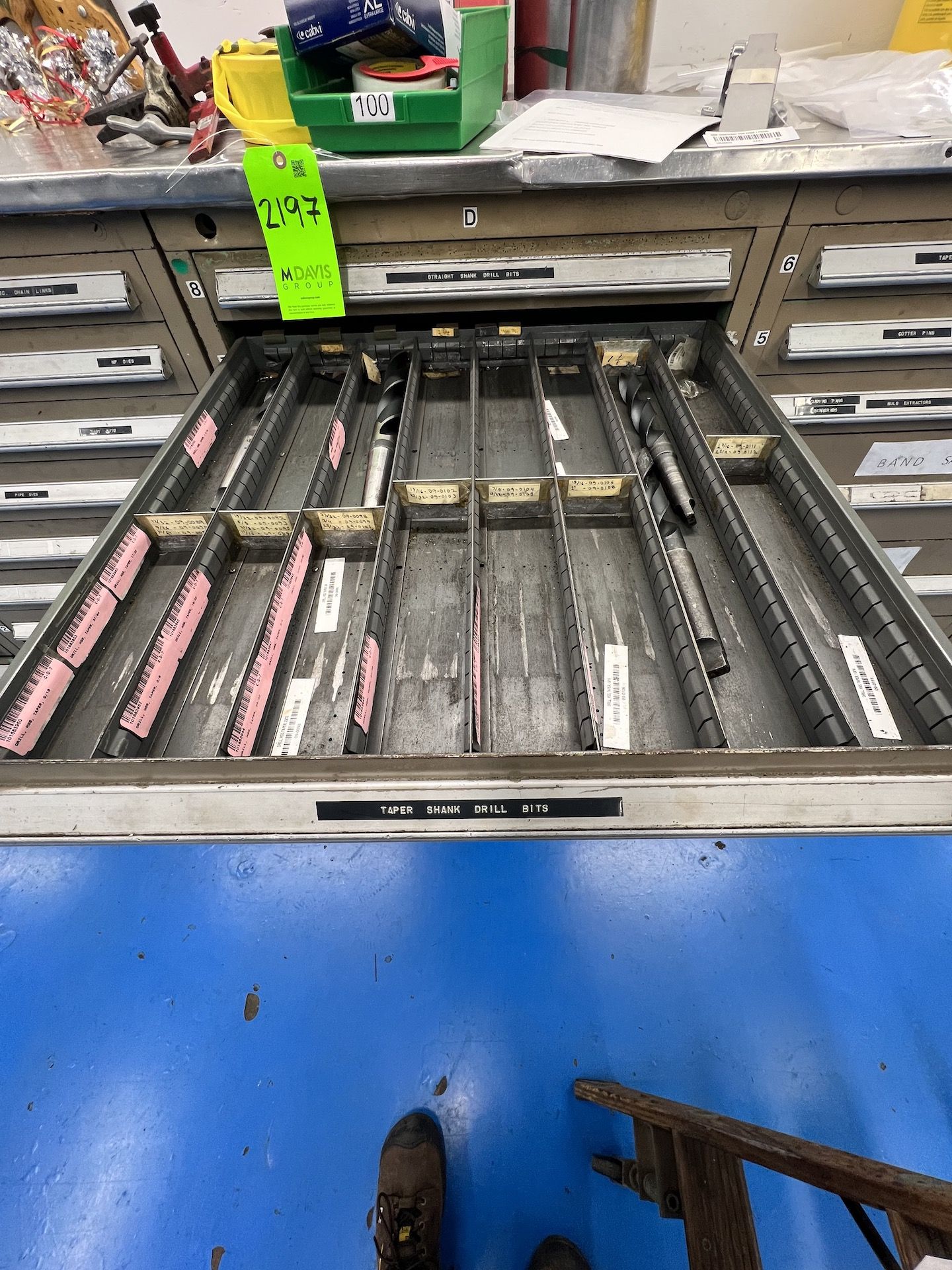 PARTS CABINET WTH CONTENTS, INCLUDES ASSORTED HARDWARE, INCLUDES ASSORTED WRENCHES, POP RIVETS, - Bild 2 aus 17