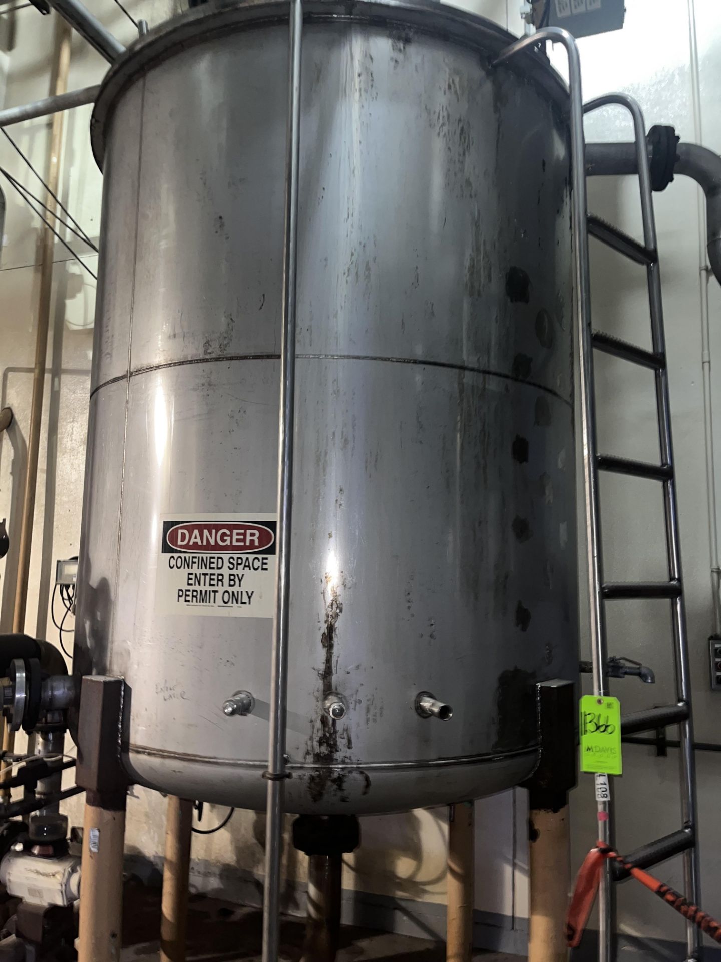 S/S EXTRACT WATER TANK (Located Freehold, NJ) (Simple Loading Fee $1,925)