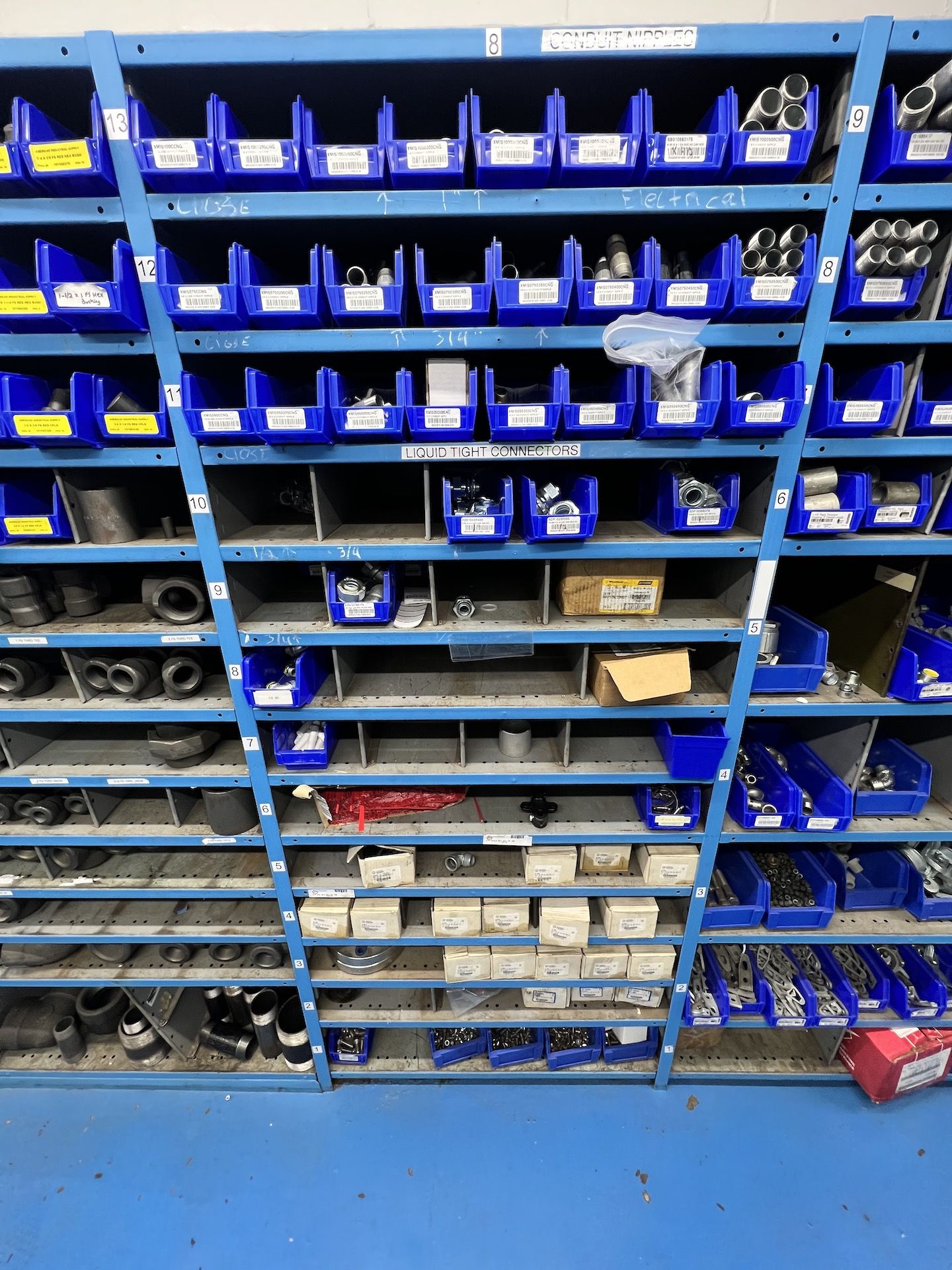 LOT OF ASSORTED PLUMBING FITTINGS, INCLUDES ELBOWS, COUPLINGS, UNIONS, ADAPTERS, AND MUCH MORE - Image 14 of 18