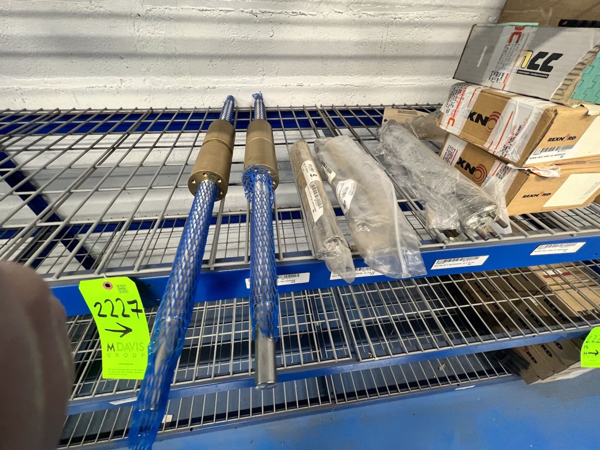 LOT OF ASSORTED CONVEYOR COMPONENTS, INCLUDES (8) BOXES OF CONVEYOR CHAIN - Image 11 of 11