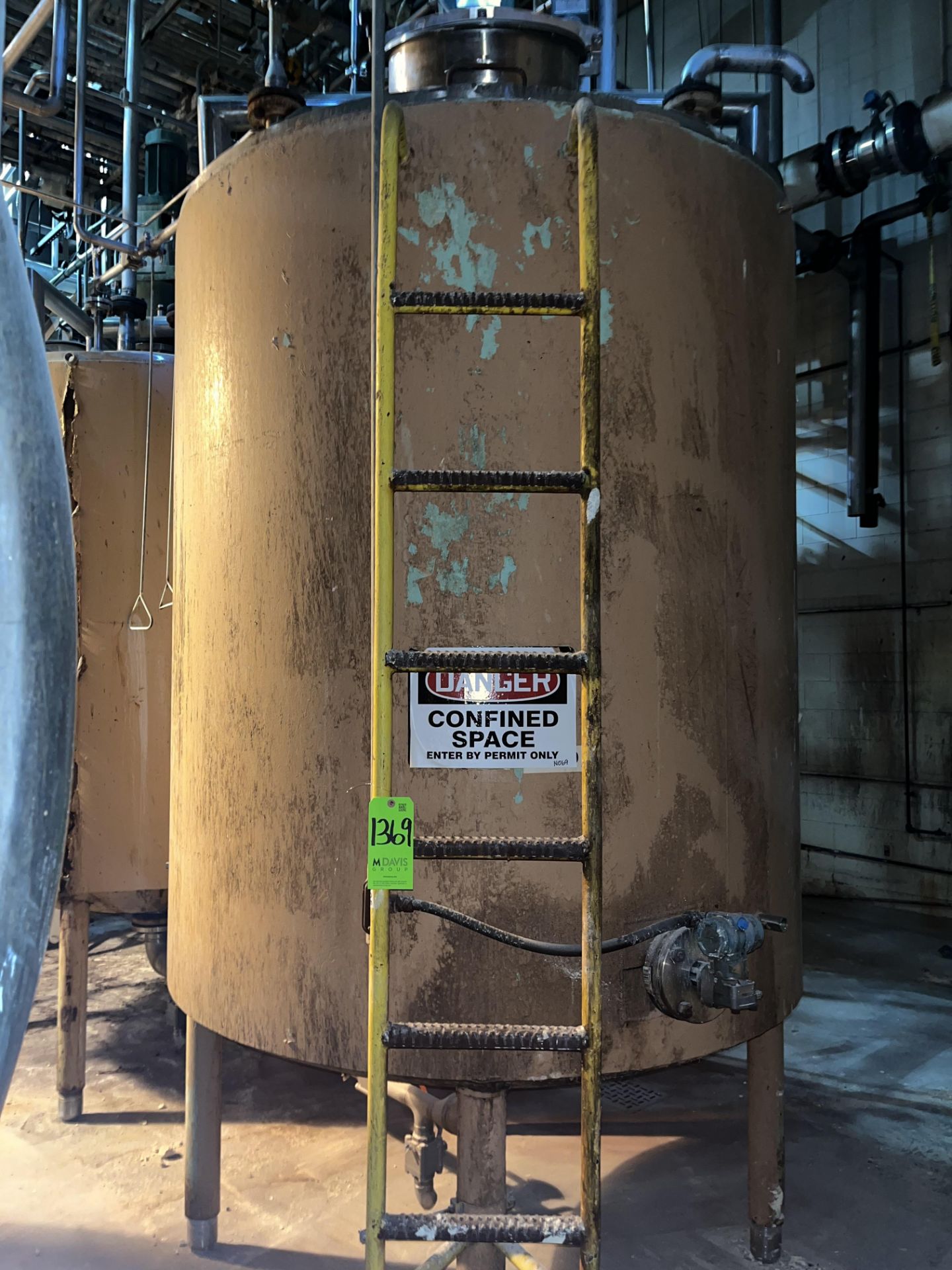 T05/18 20% DIST STORAGE TANK 1,200 GALLONS (Located Freehold, NJ) (Simple Loading Fee $ 2,915)