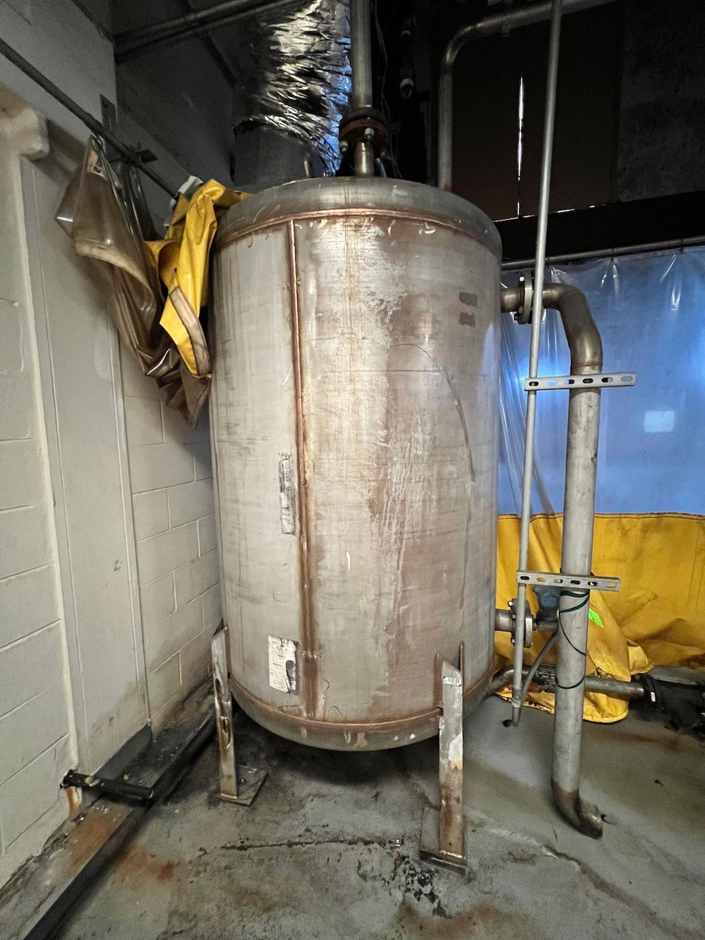 APPROX. 500 GALLON S/S TANK, APPROX. DIMS: 48 IN. DIA X 60 IN. L (SIMPLE LOADING FEE $550) - Image 2 of 5