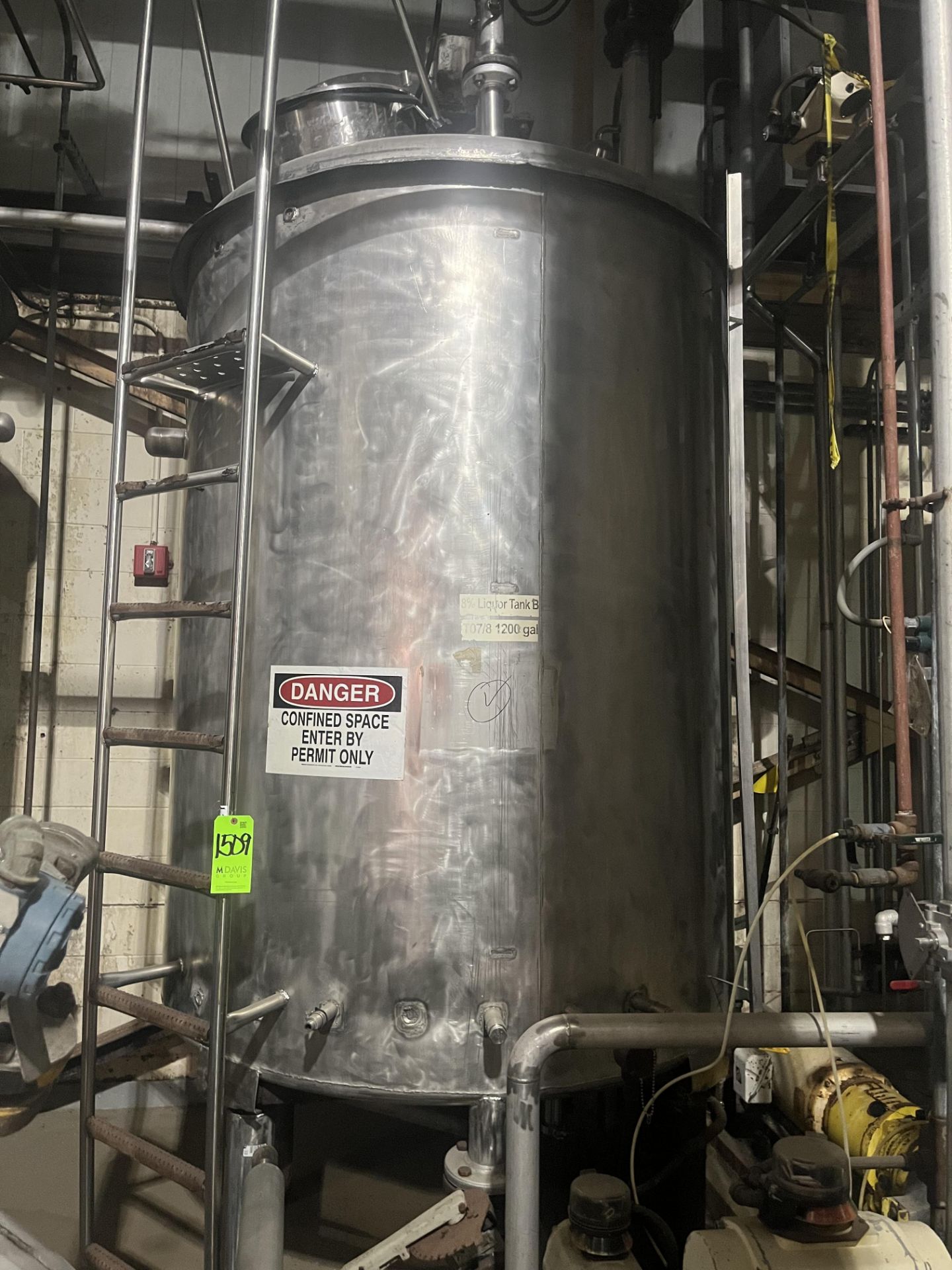 STAINLESS STEEL 1200 GALLON 8% LIQUOR TANK A (Located Freehold, NJ) (Simple Loading Fee $3,520)