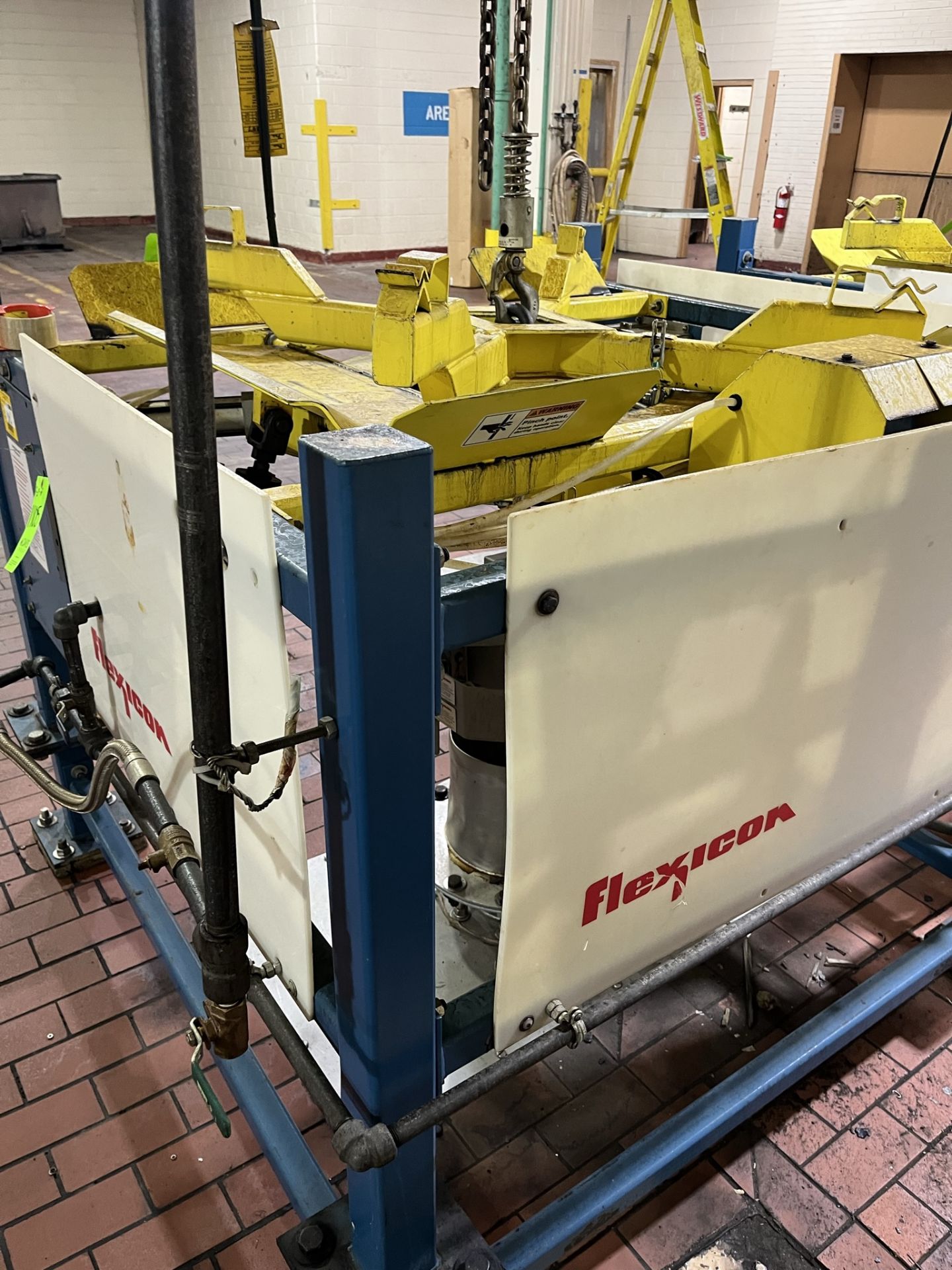 FLEXICON SUPERSAC UNLOADER, BULK BAG DISCHARGER 2700 LBS MAX LOAD, INCLUDES I-BEAM WITH ELECTRIC - Image 3 of 10