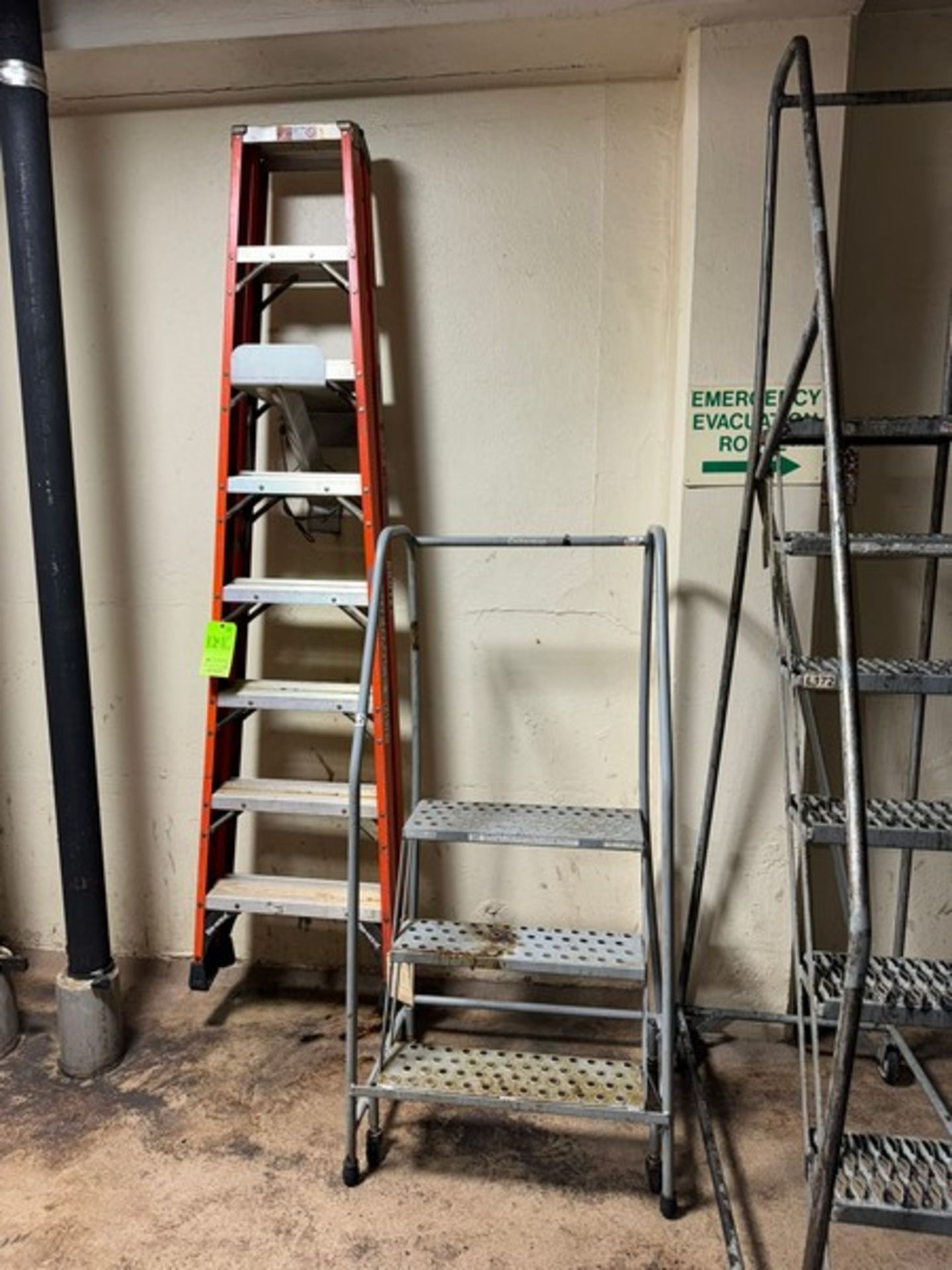 (2) Cotterman Portable Stairs, 1-(7) Stair Unit, & 1-(3) Stair Unit, with A-Frame Ladder (LOCATED IN - Bild 3 aus 3