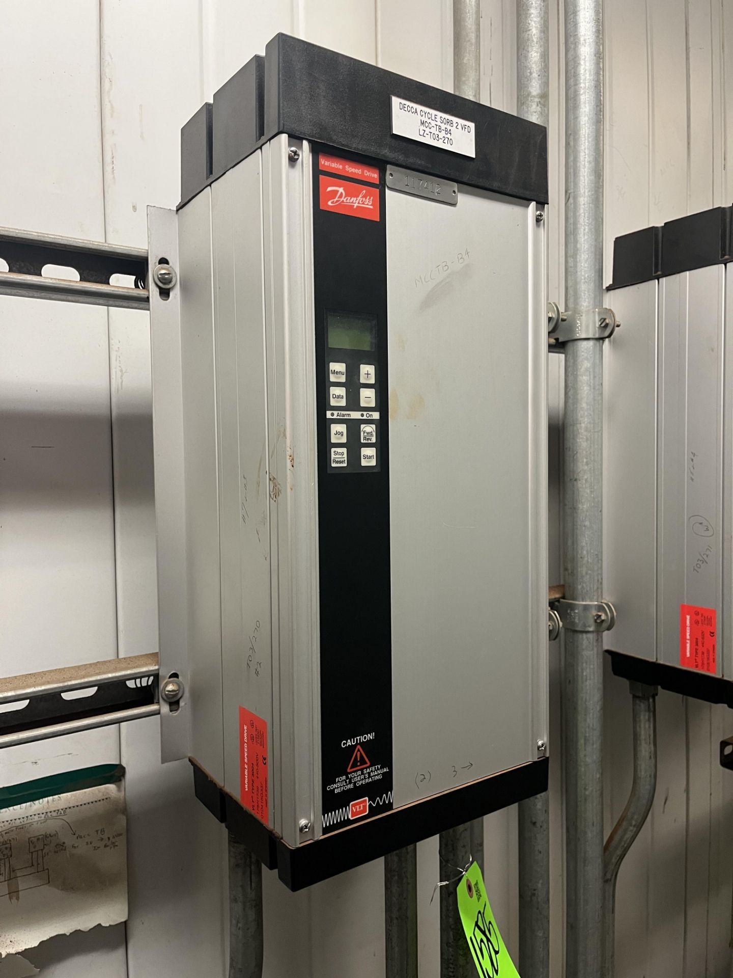 (2) DAN FOSS VARIABLE SPEED DRIVE VLT TYPE 3004 (1) DAN FOSS VARIABLE SPEED DRIVE VLT TYPE 5004 - Image 2 of 21