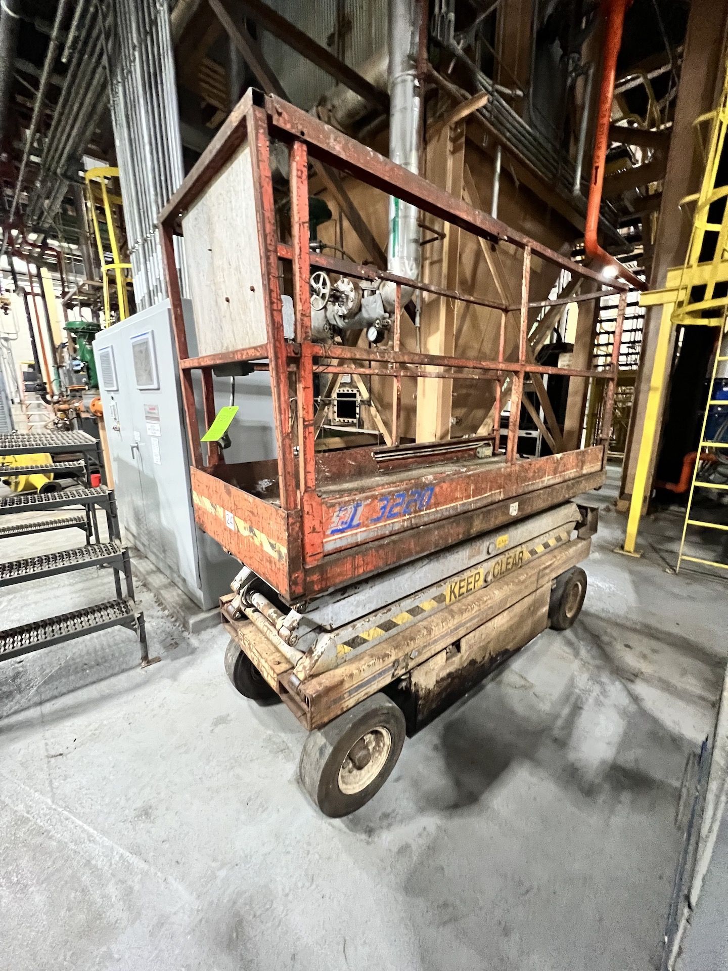 JLG ELECTRIC SKYJACK / SCISSOR LIFT, MODEL 322 - Image 5 of 9