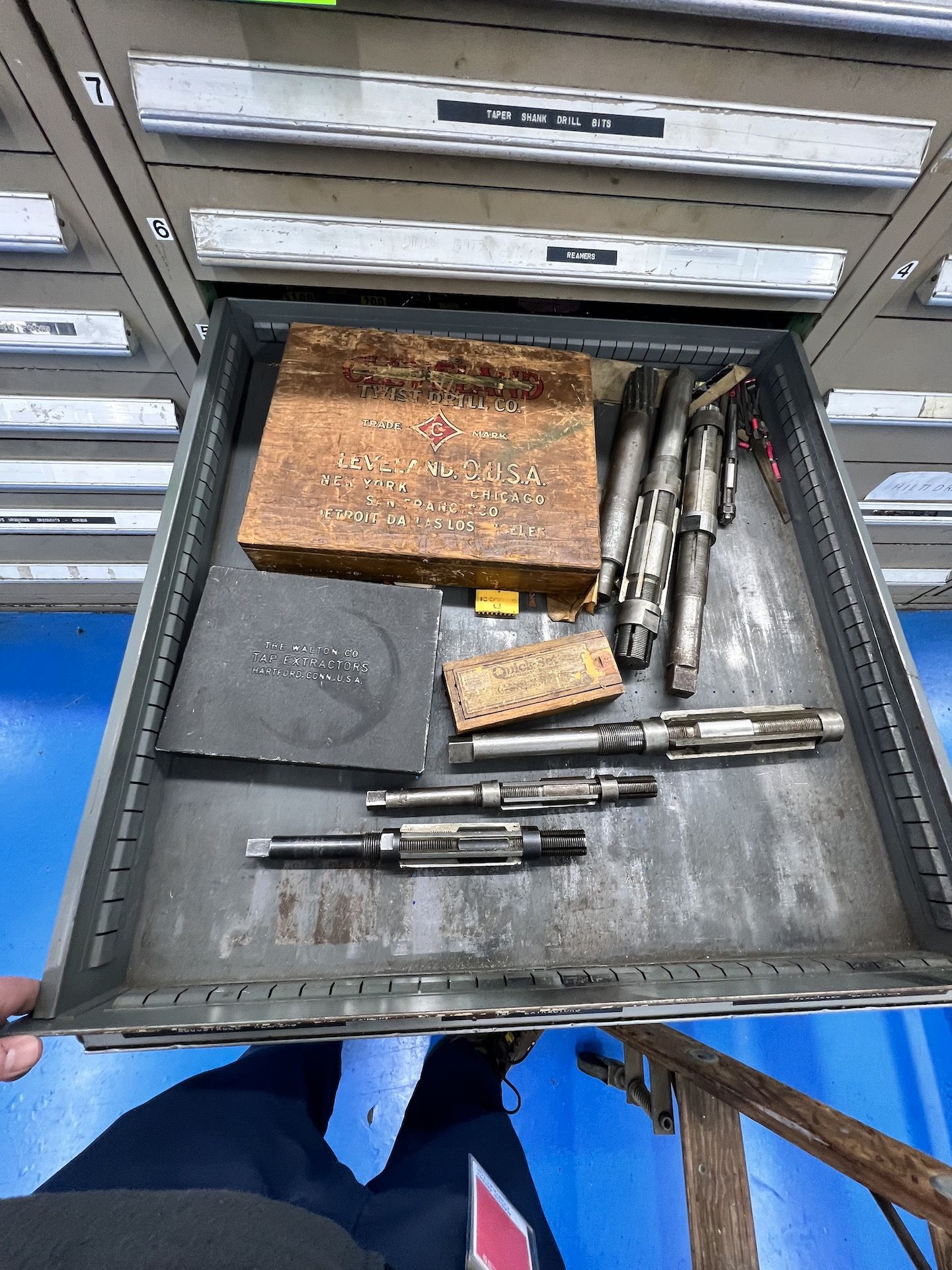 PARTS CABINET WTH CONTENTS, INCLUDES ASSORTED HARDWARE, INCLUDES ASSORTED WRENCHES, POP RIVETS, - Bild 11 aus 17