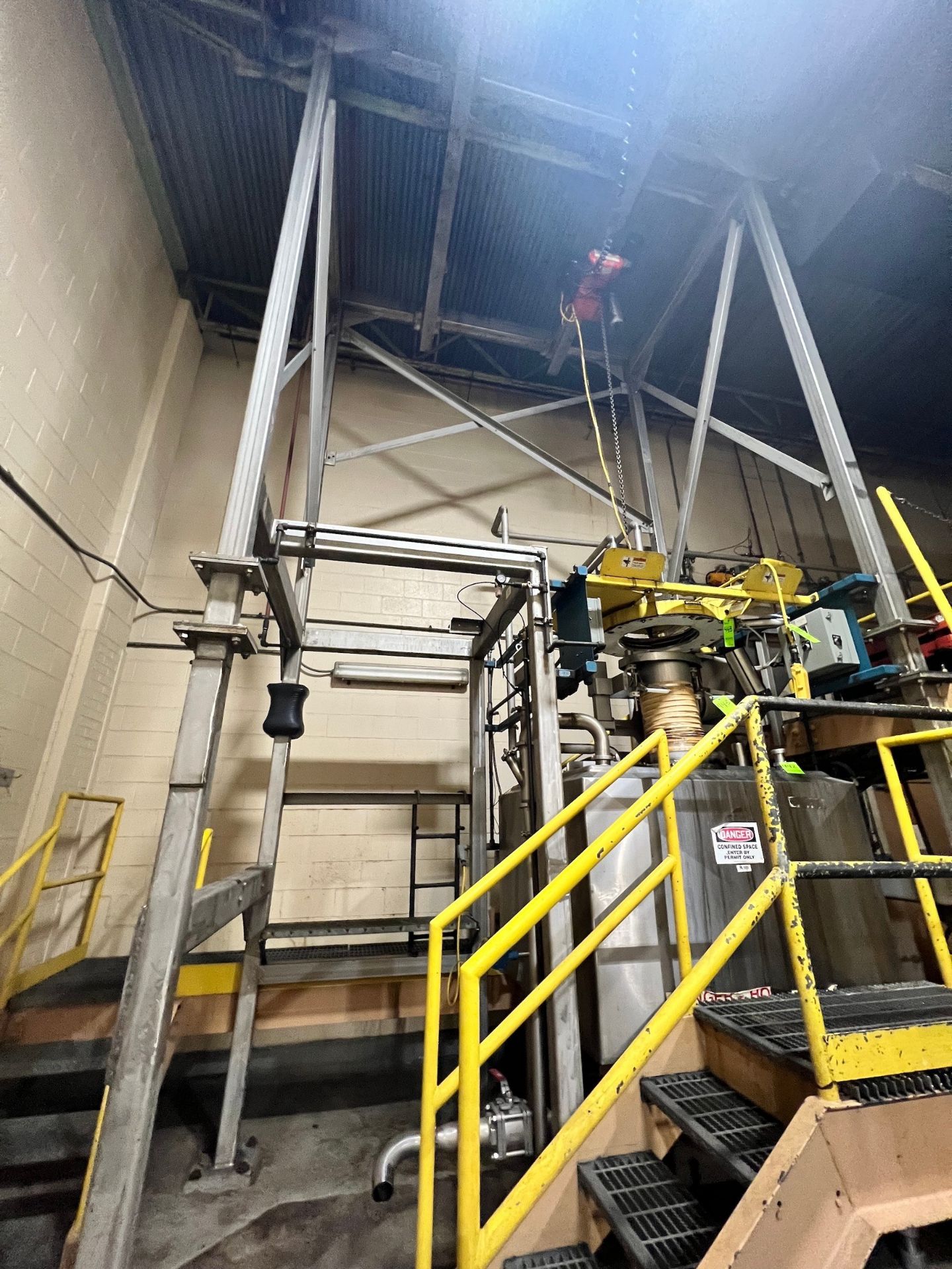 FLEXICON SUPERSAC UNLOADER / BULK BAG DISCHARGER, INCLUDES I-BEAM WITH ELECTRIC HOIST, FLOW- - Image 3 of 5