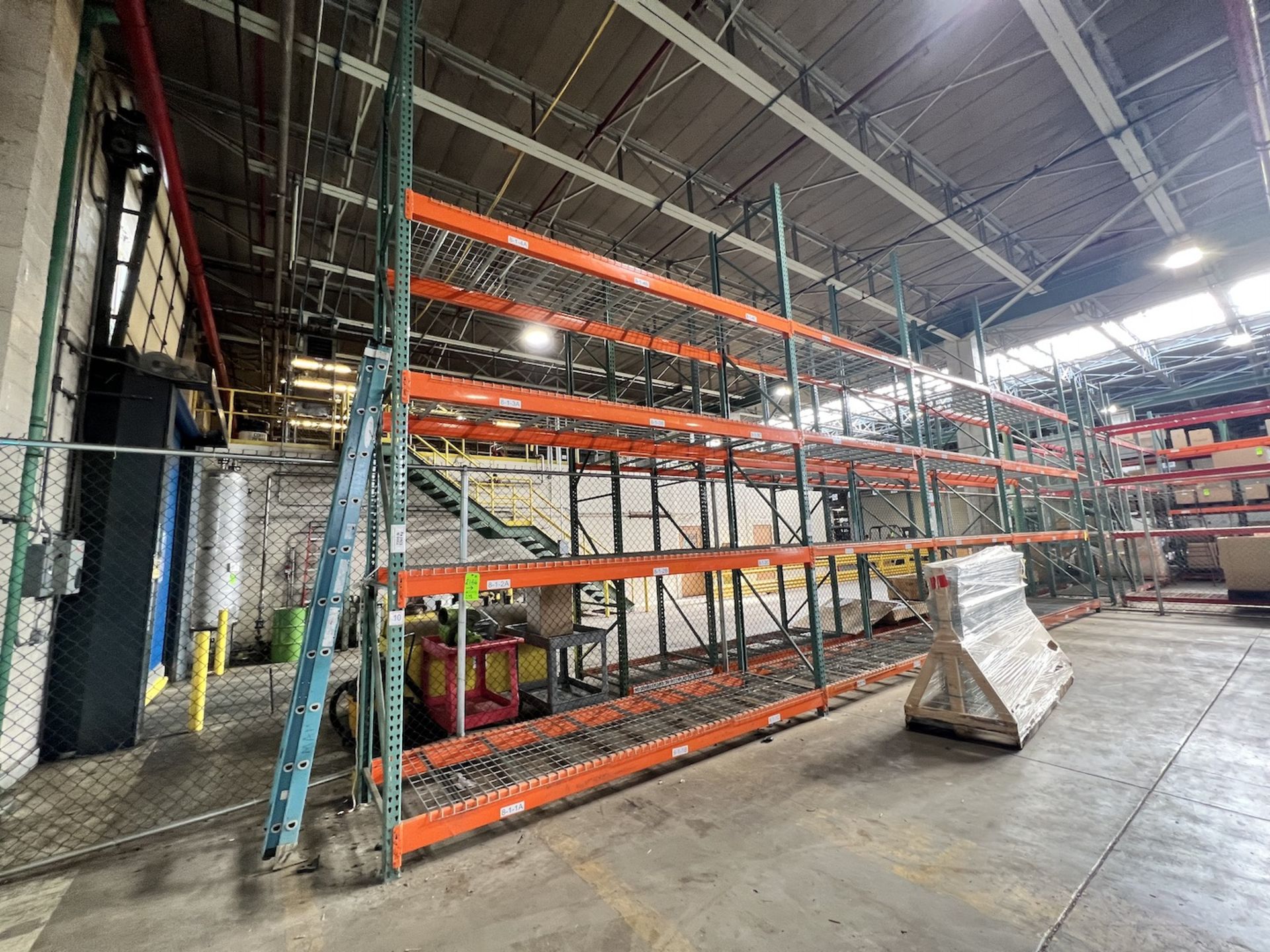 PALLET RACKING, 5 UP-RIGHTS AND 32 CROSS BEAMS - Image 3 of 4