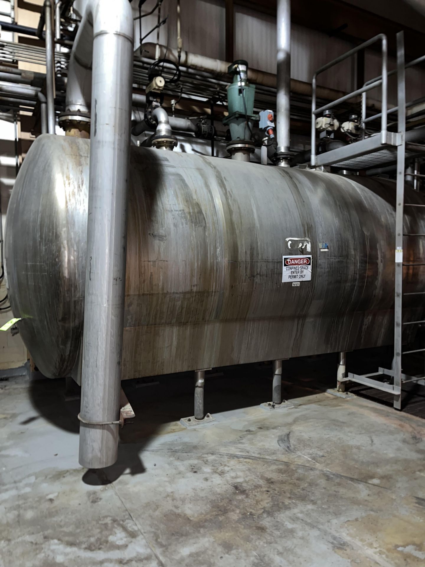 STAINLESS STEEL HORIZONTAL TANK (Located Freehold, NJ) (Simple Loading Fee $1,925) - Image 7 of 9
