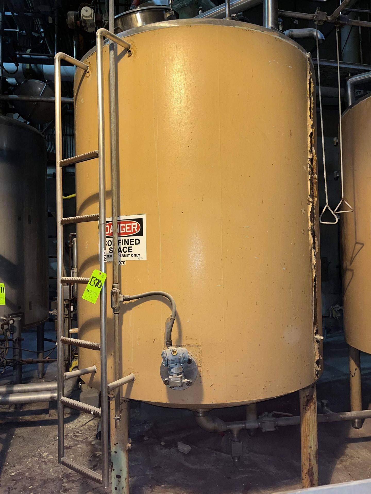 DIST STORAGE TANK 1,200 GALLONS (Located Freehold, NJ) (Simple Loading Fee $2,640)