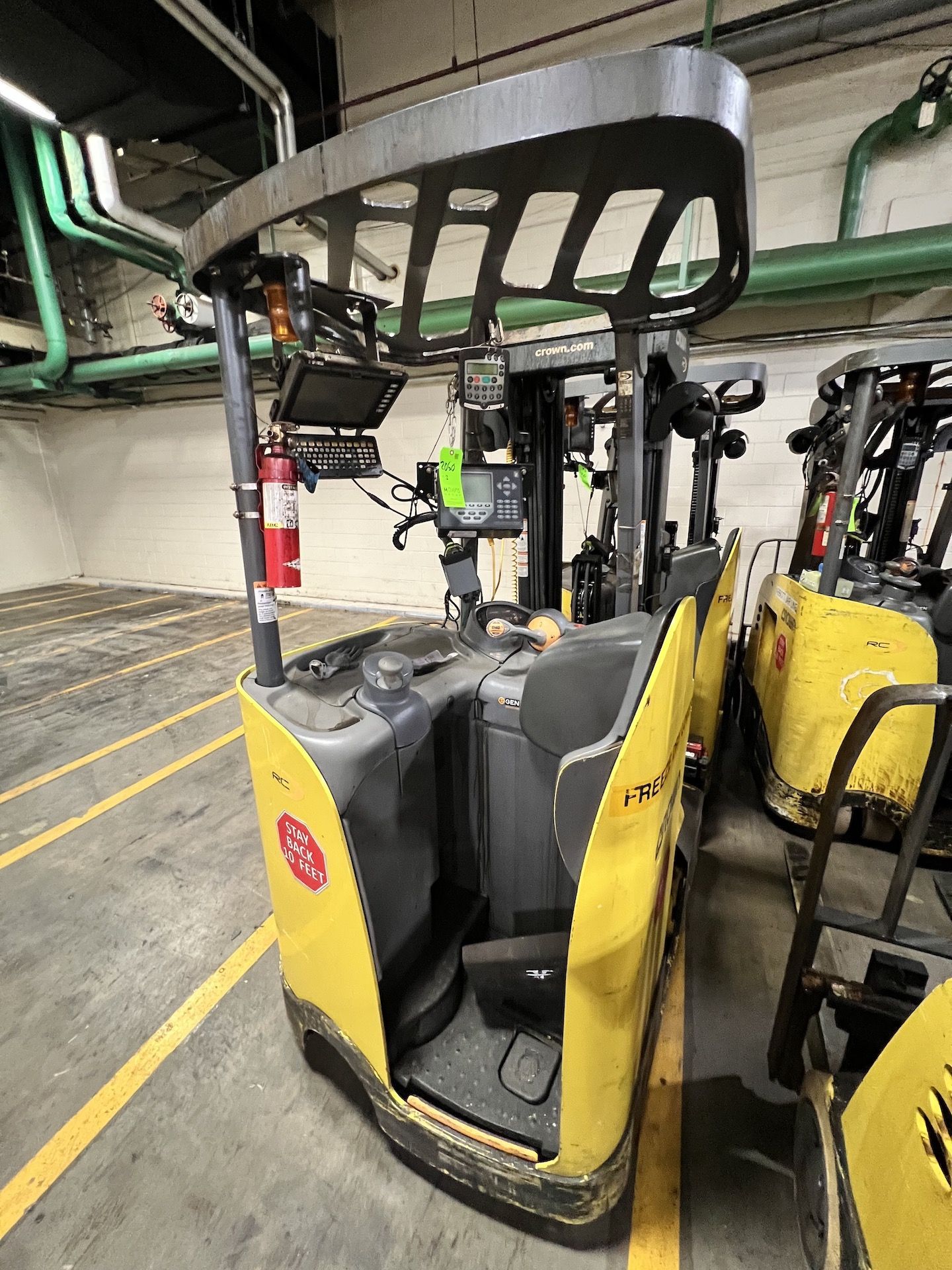(2) CROWN STANDUP NARROW AISLE FORKLIFTS, MODEL RC5515-30, BATTERIES NOT INCLUDED - Image 2 of 16