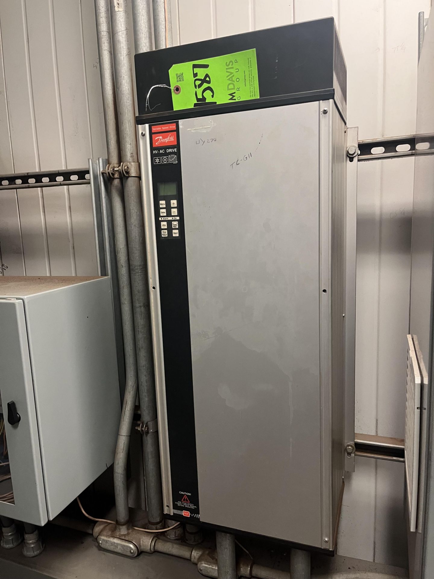 DAN FOSS VARIABLE SPEED DRIVE TYPE:VLT 3032 (Located Freehold, NJ) (Simple Loading Fee $385) - Image 3 of 3