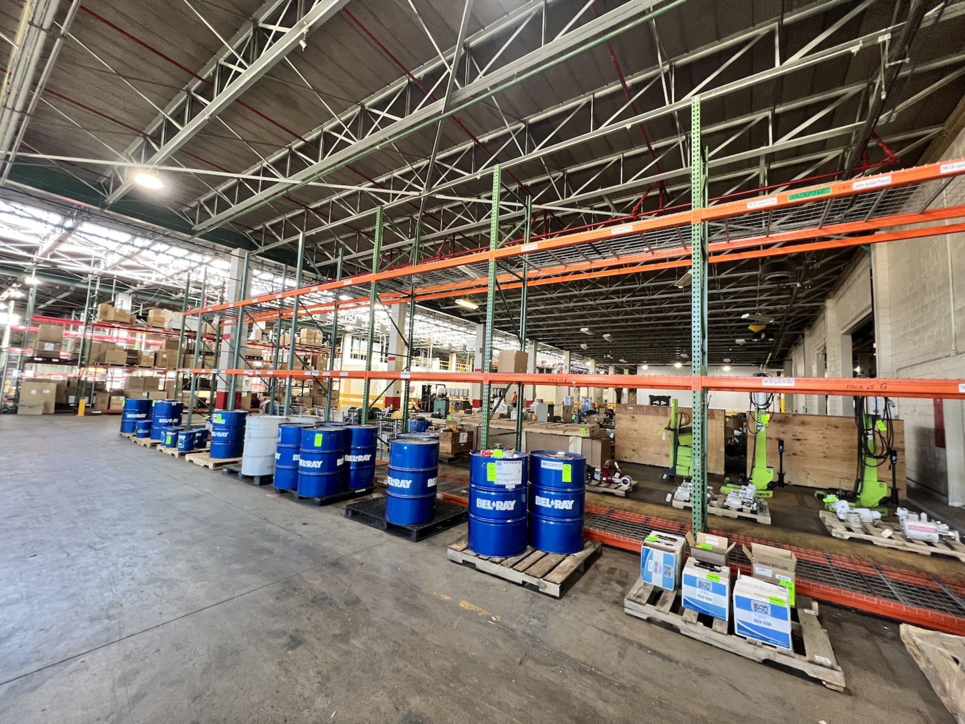 PALLET RACKING, APPROX. 39 PALLET SPACES, 7 UPRIGHTS, APPROX. 30 CROSS BEAMS, WIRE SHELVING - Image 5 of 5