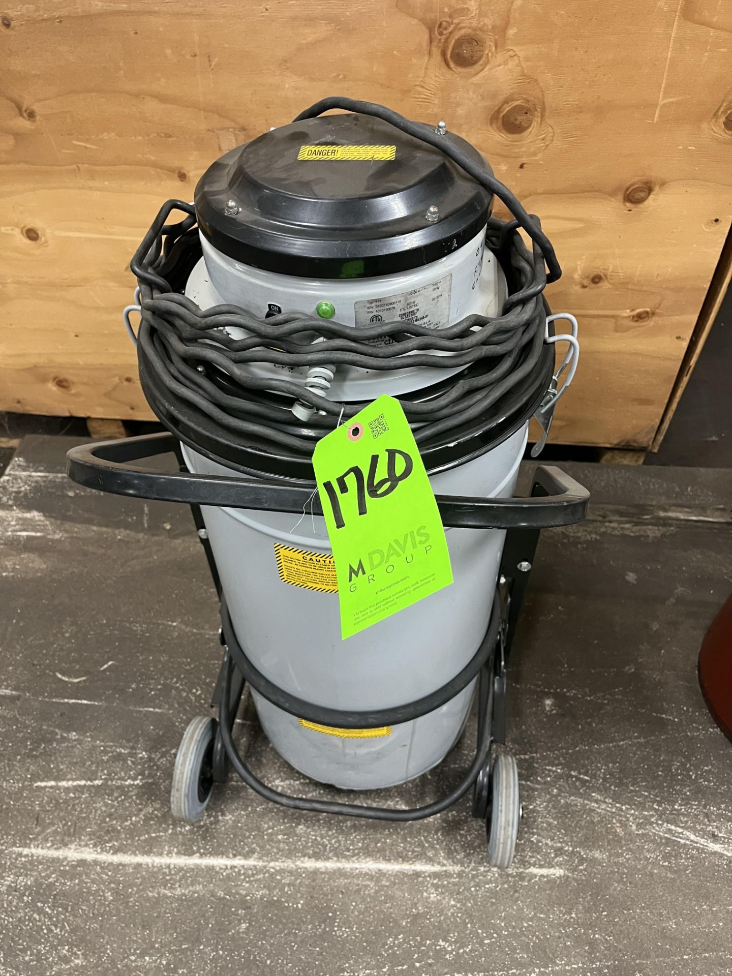 NILFISK SHOP VACUUM CFM 118 S/N:3820140800115