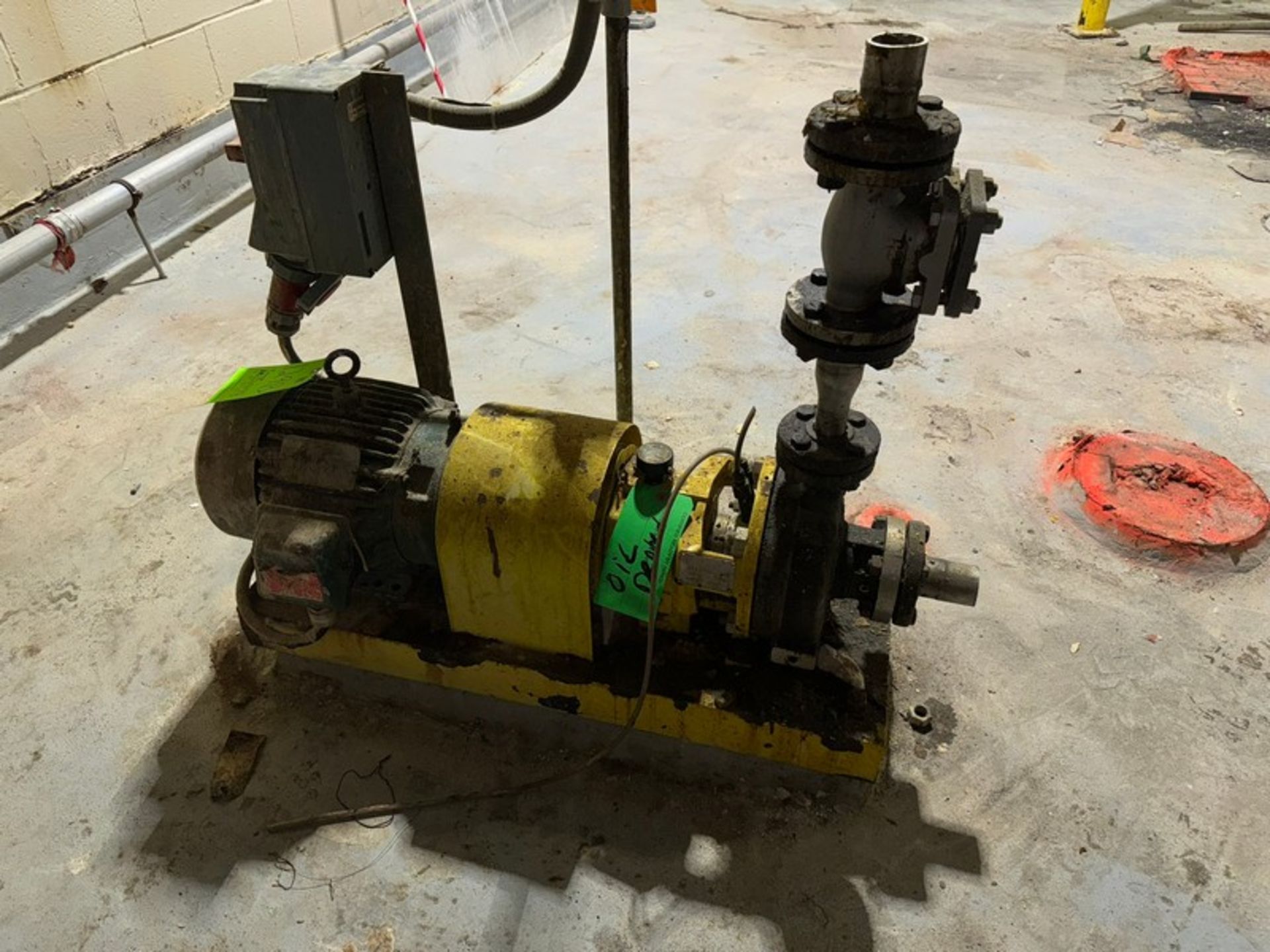 10 hp Pump, Size: 1 x 1.5-5, S/N 3550, with Motor (LOCATED IN FREEHOLD, N.J.)