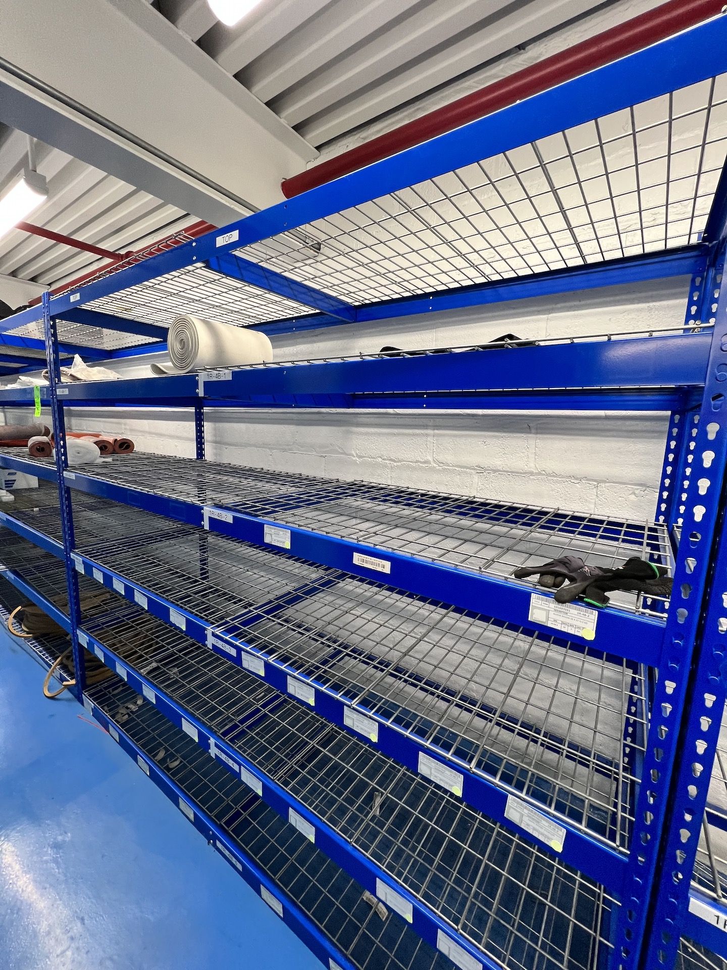 WIDE SPAN STORAGE RACK WITH WIRE DECKING, 5-SECTIONS, EACH SECTION IS 96 IN. L X 30 IN. W X 82 IN. - Image 7 of 9