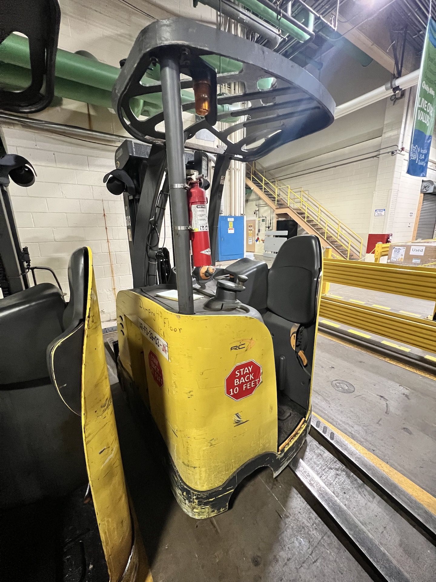 (2) CROWN STANDUP NARROW AISLE FORKLIFTS, MODEL RC5515-30, BATTERIES NOT INCLUDED - Image 9 of 15