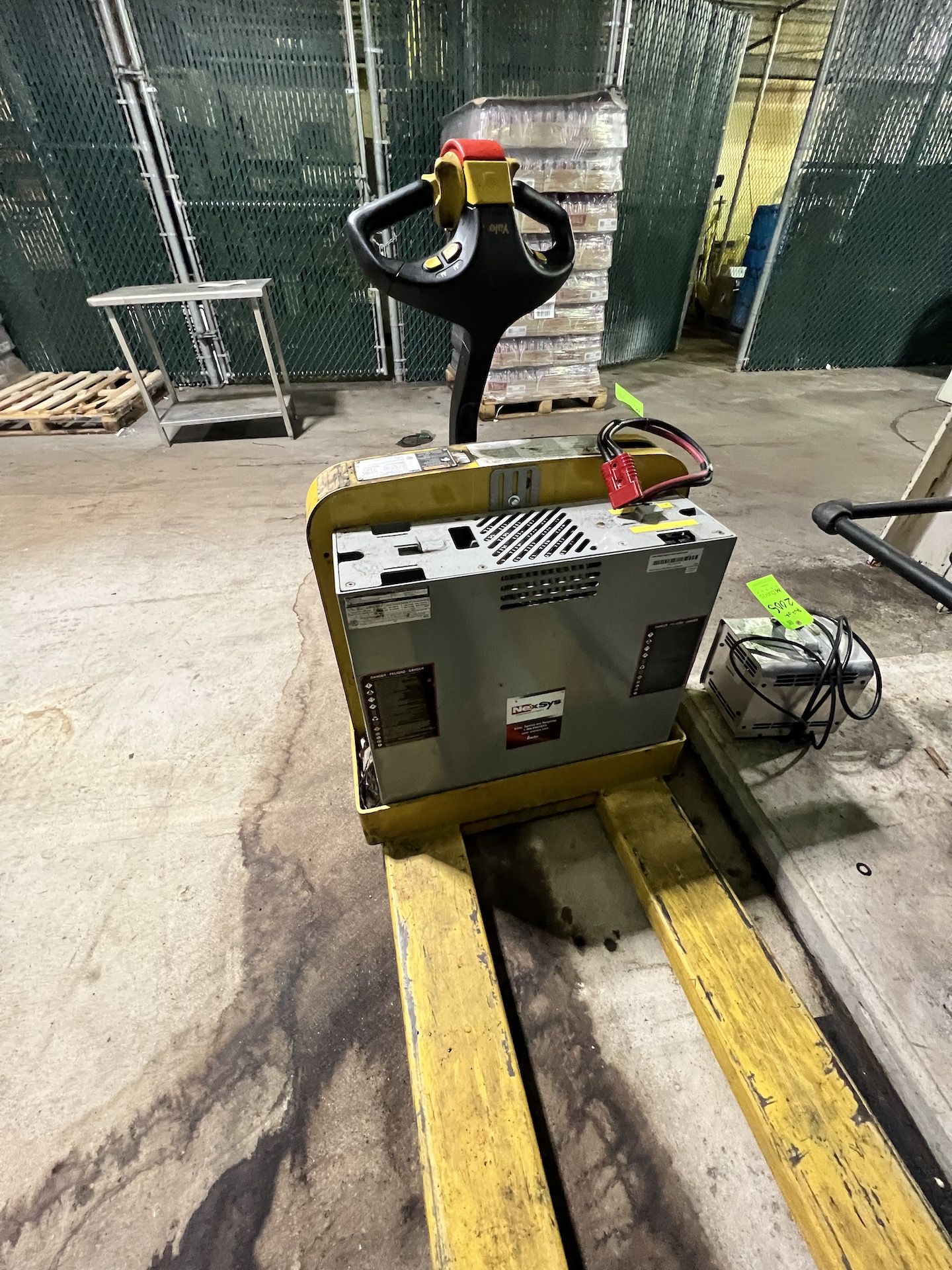 YALE ELECTRCI PALLET JACK WITH BATTERY CAHRGER, MODEL MPB040-EN24T2748 - Image 8 of 11