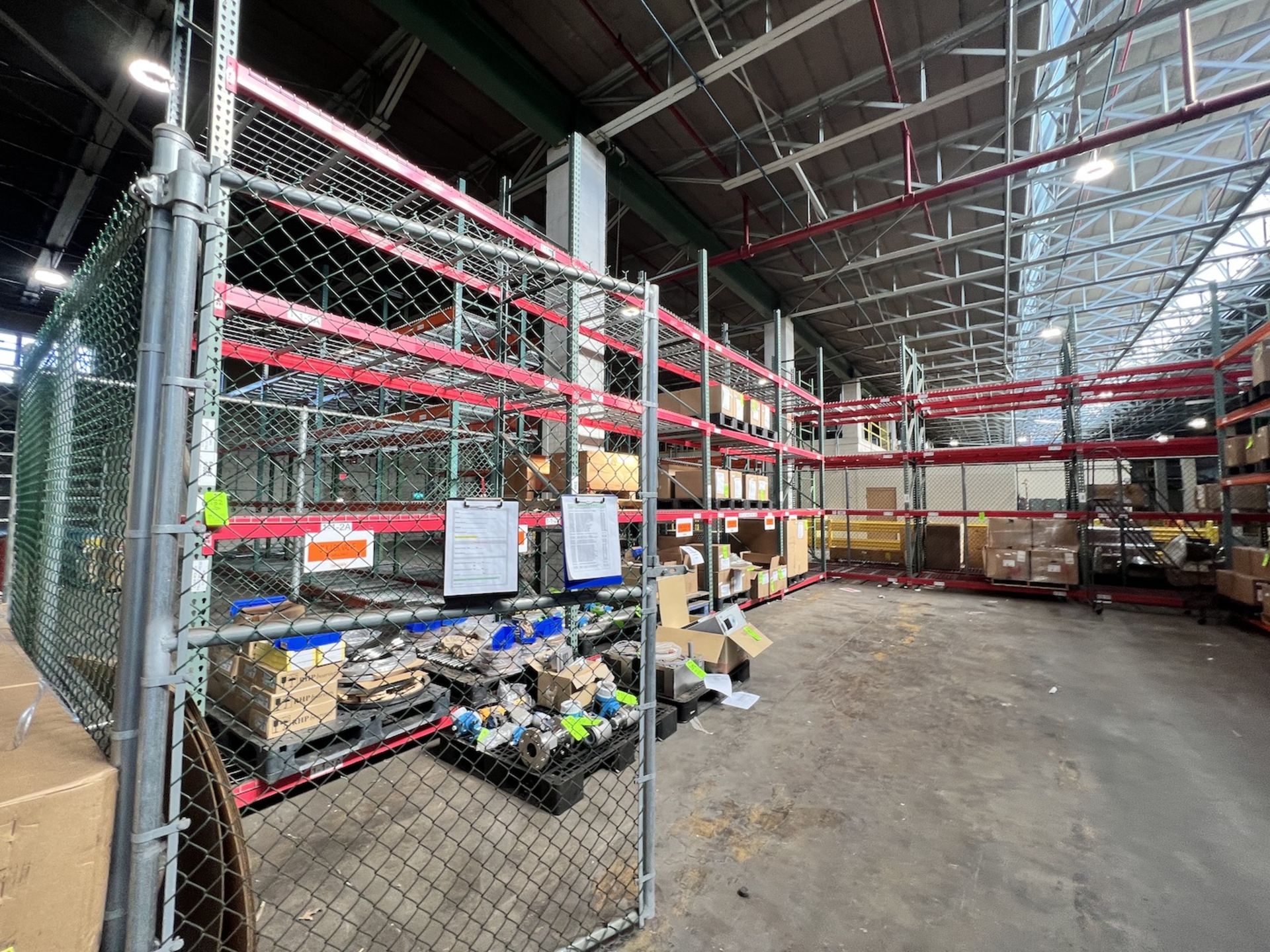 PALLET RACKING, INCLUDES APPROX. 88 PALLET SPACES, 86 CROSS BEAMS AND 14 UP RIGHTS - Image 3 of 6