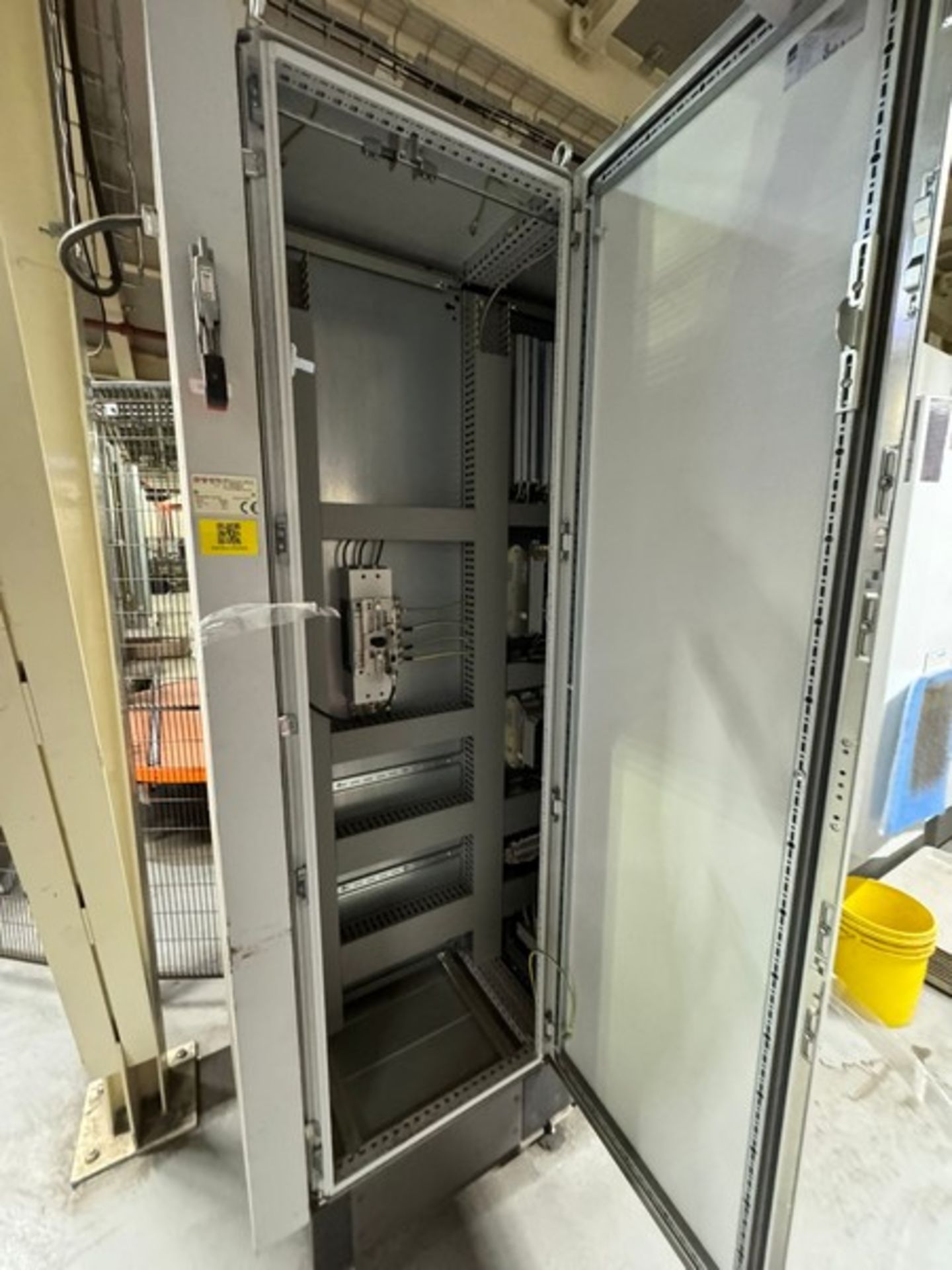 4-Door Control Panel, with Allen-Bradley VFDs & Other Electric Components (LOCATED IN FREEHOLD, N.J. - Bild 4 aus 4