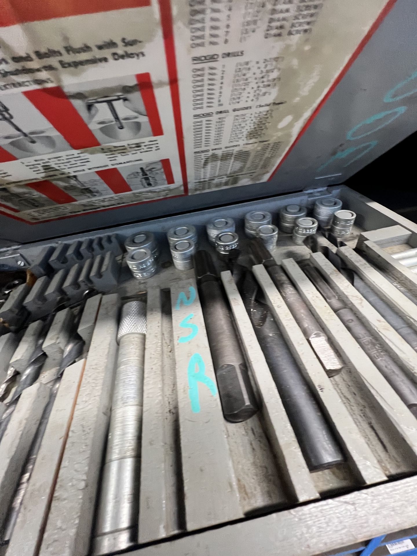 LOT OF ASSORTED MACHINE TOOLS, INCLUDES LITTLE GIANT ADJUSTABLE DIE SCREW PLATE, PSYCHO-DYNE - Bild 8 aus 40