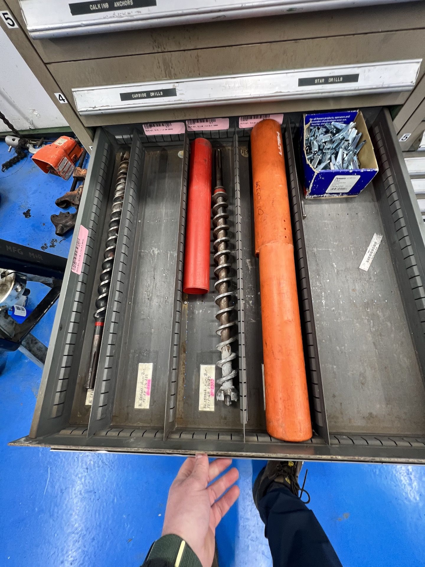 PARTS CABINET WTH CONTENTS, INCLUDES ASSORTED HARDWARE, SHEET METAL SCREWS, SEL-TAPPING SCREWS, - Image 10 of 13