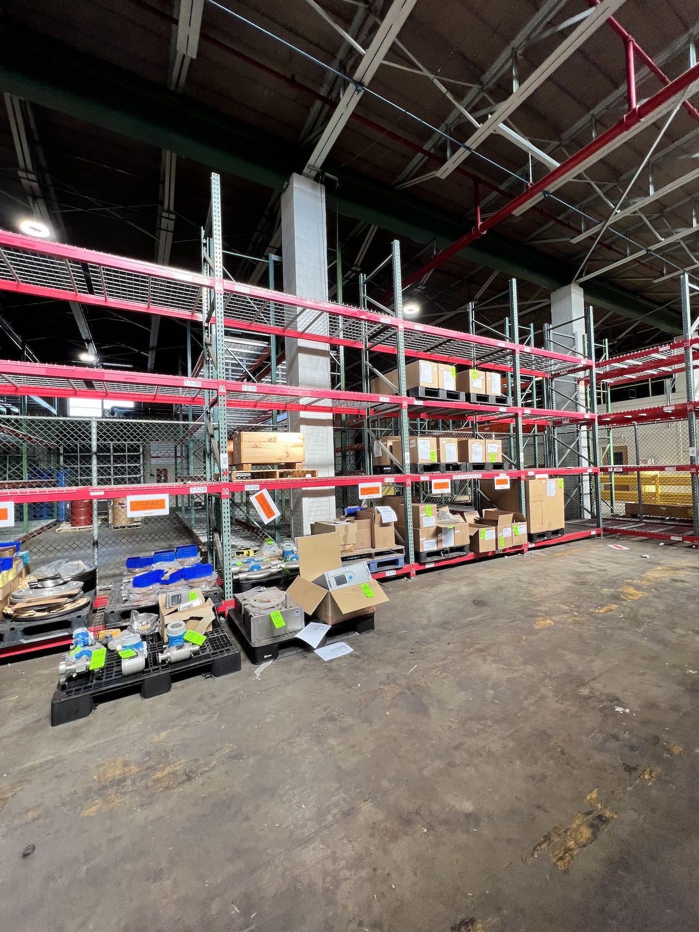 PALLET RACKING, INCLUDES APPROX. 88 PALLET SPACES, 86 CROSS BEAMS AND 14 UP RIGHTS - Image 6 of 6